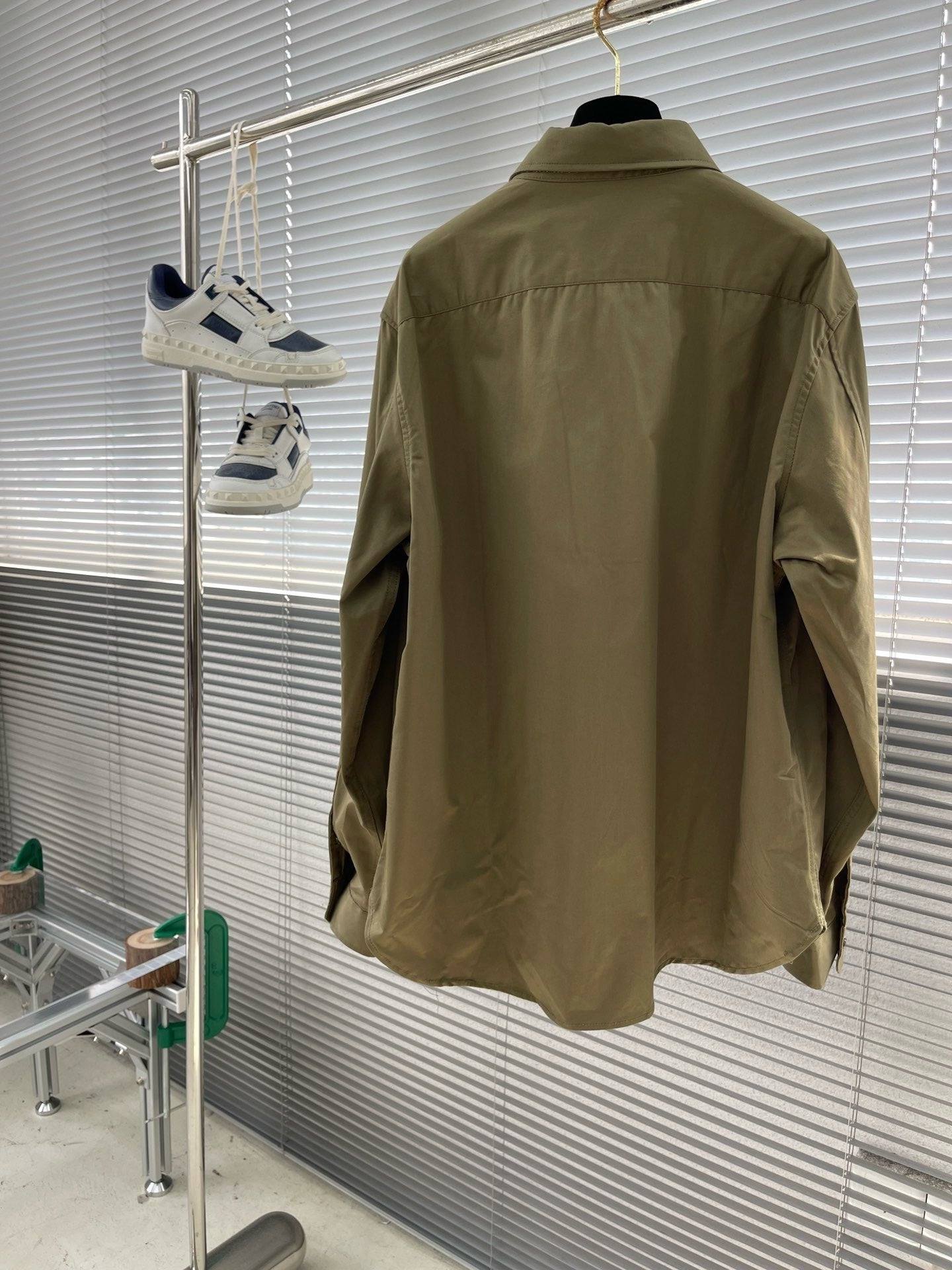 Chemise Loew en coton kaki 10/10