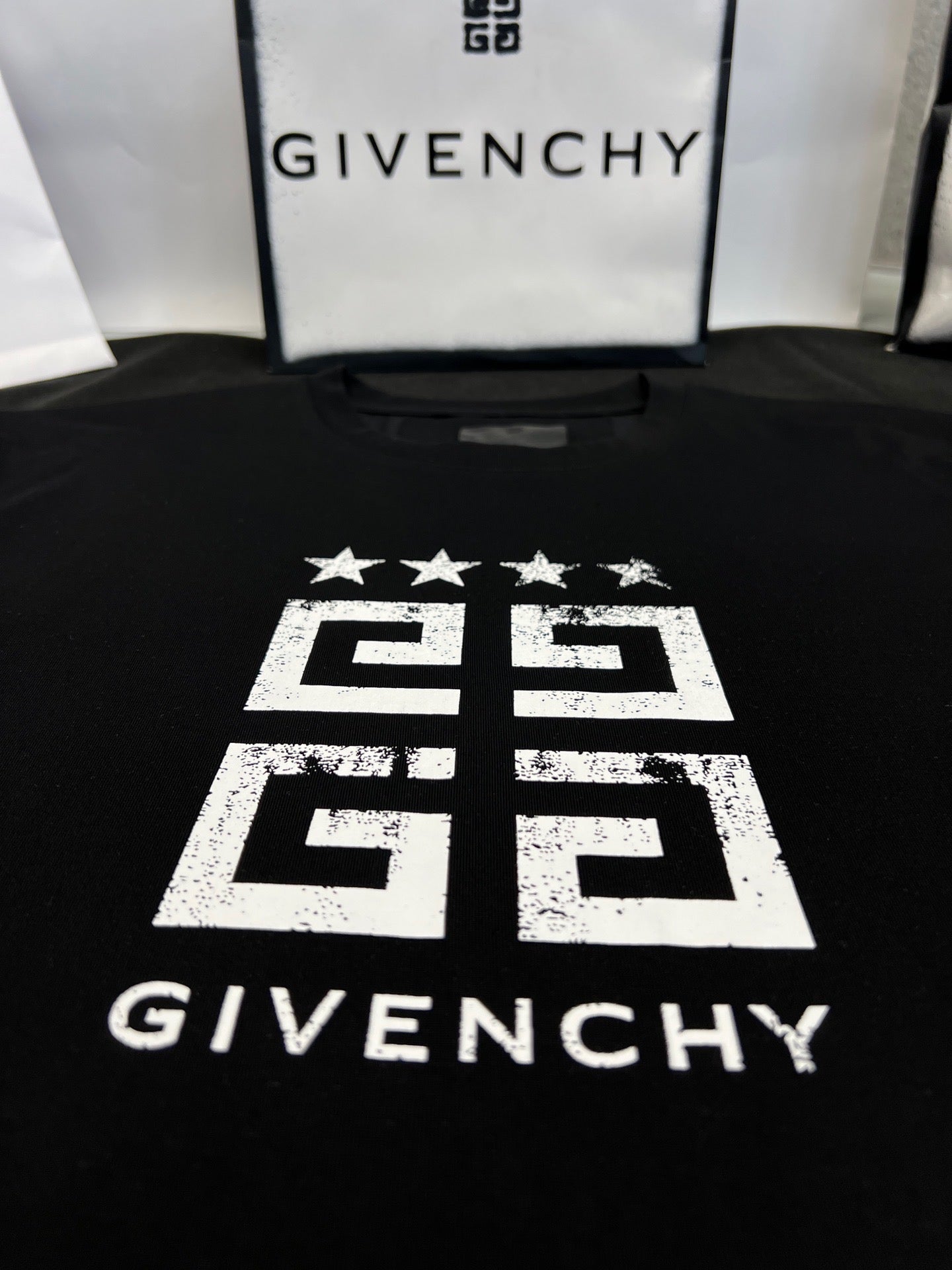 T shirt Givenchy noir et blanc
