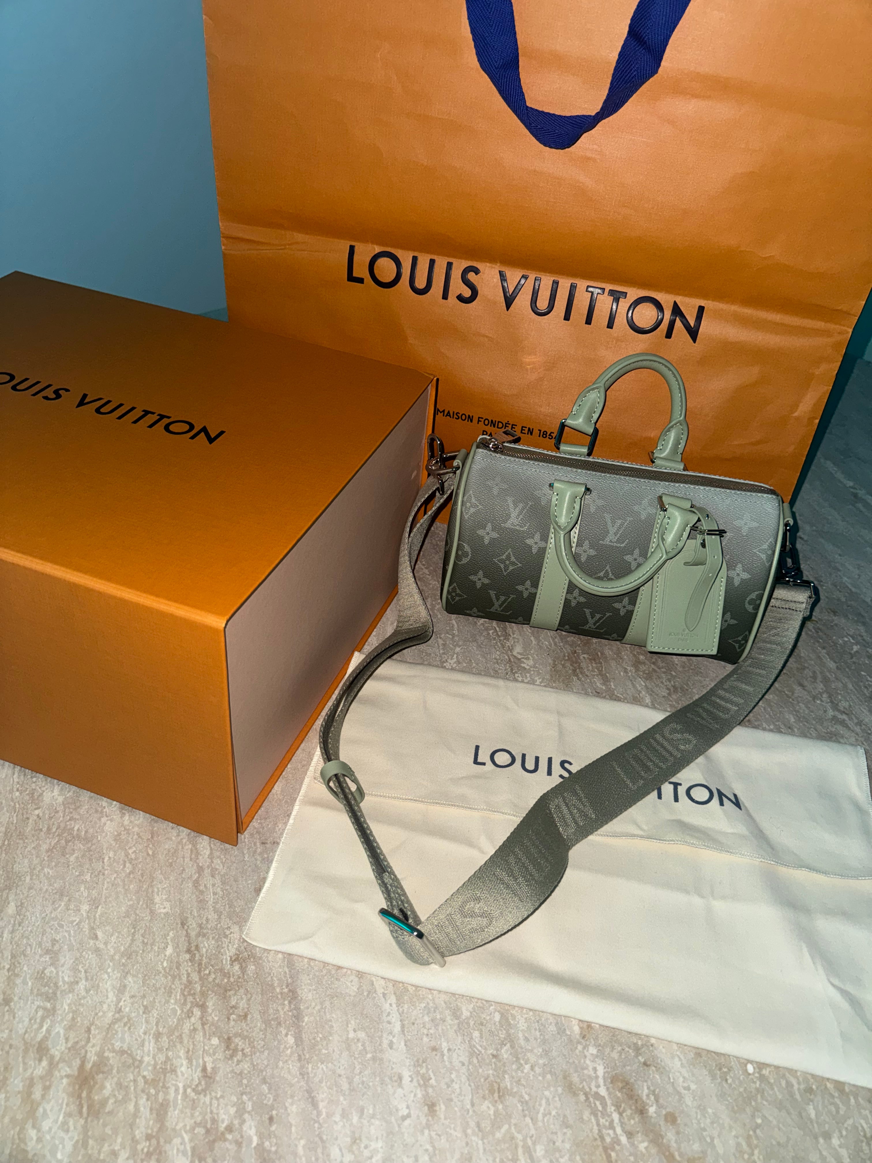 Sac keepall Grey vert 25 facture 10/10