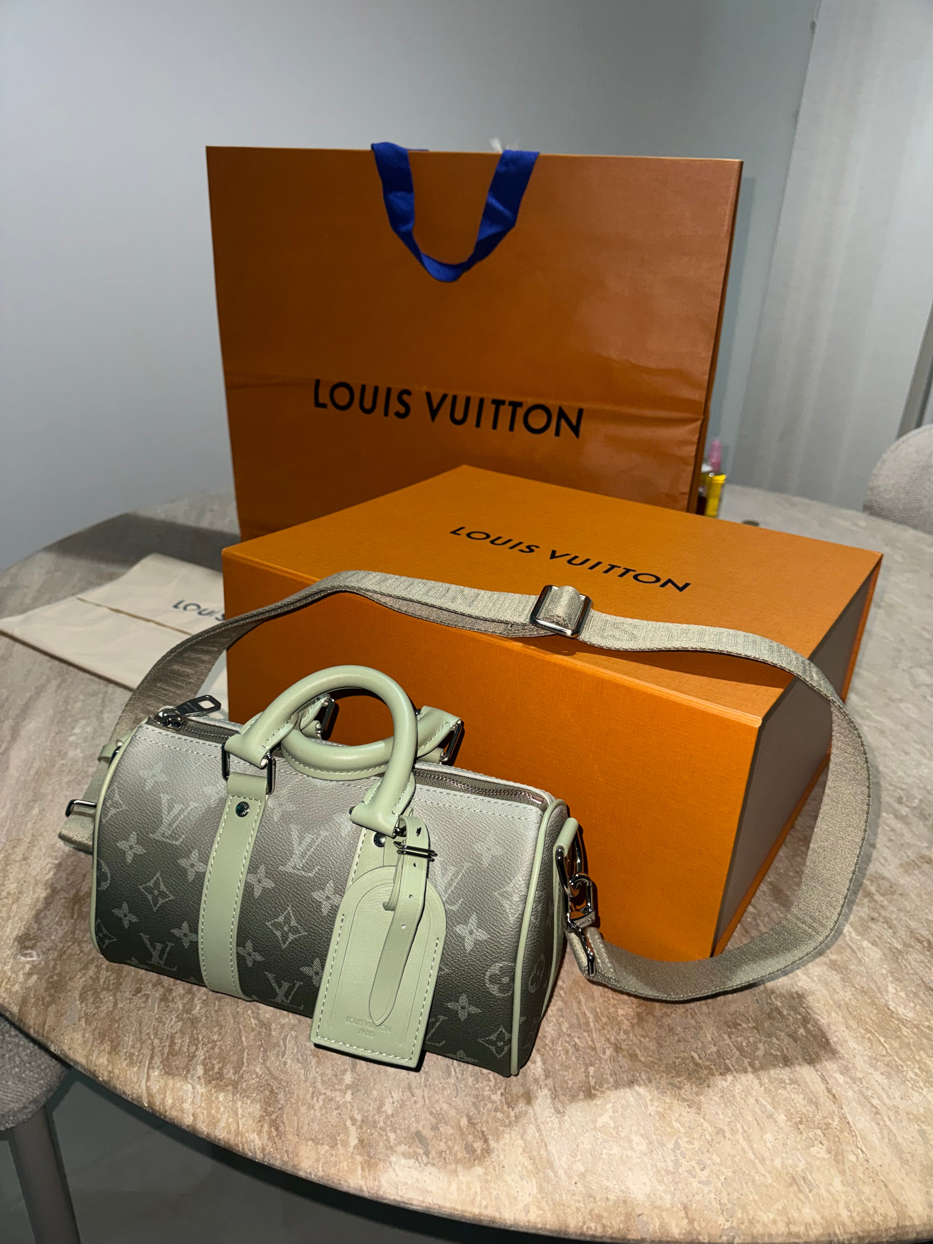 Sac keepall Grey vert 25 facture 10/10