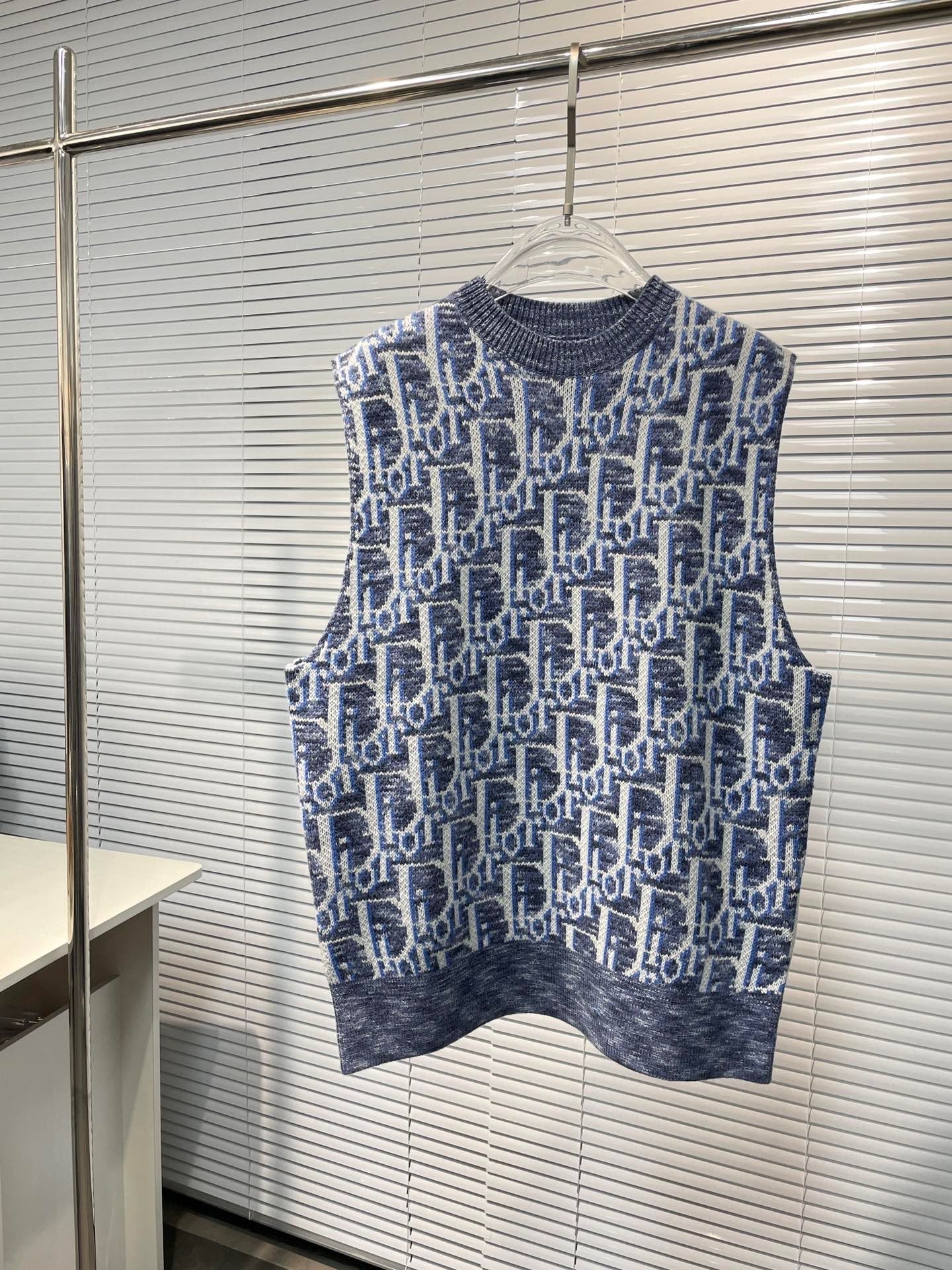 Pull cd sans manche oblique