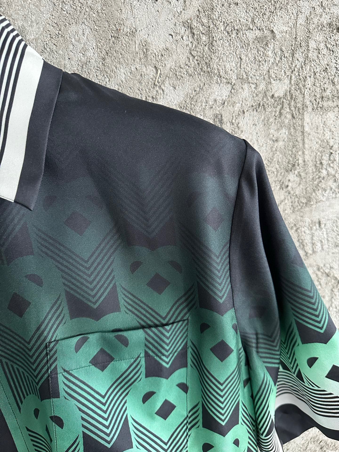 CASAB ENSEMBLE chemise en soie en dégradé à motif monogrammé