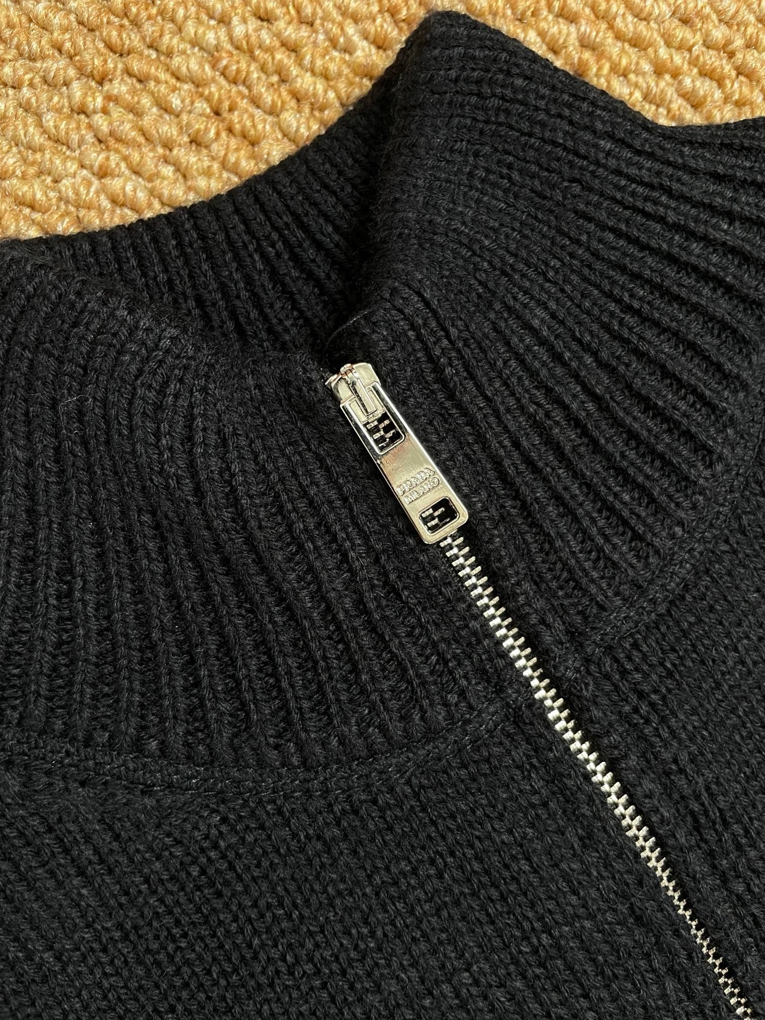 Cardigan laine et cachemire à logo bleu PRD