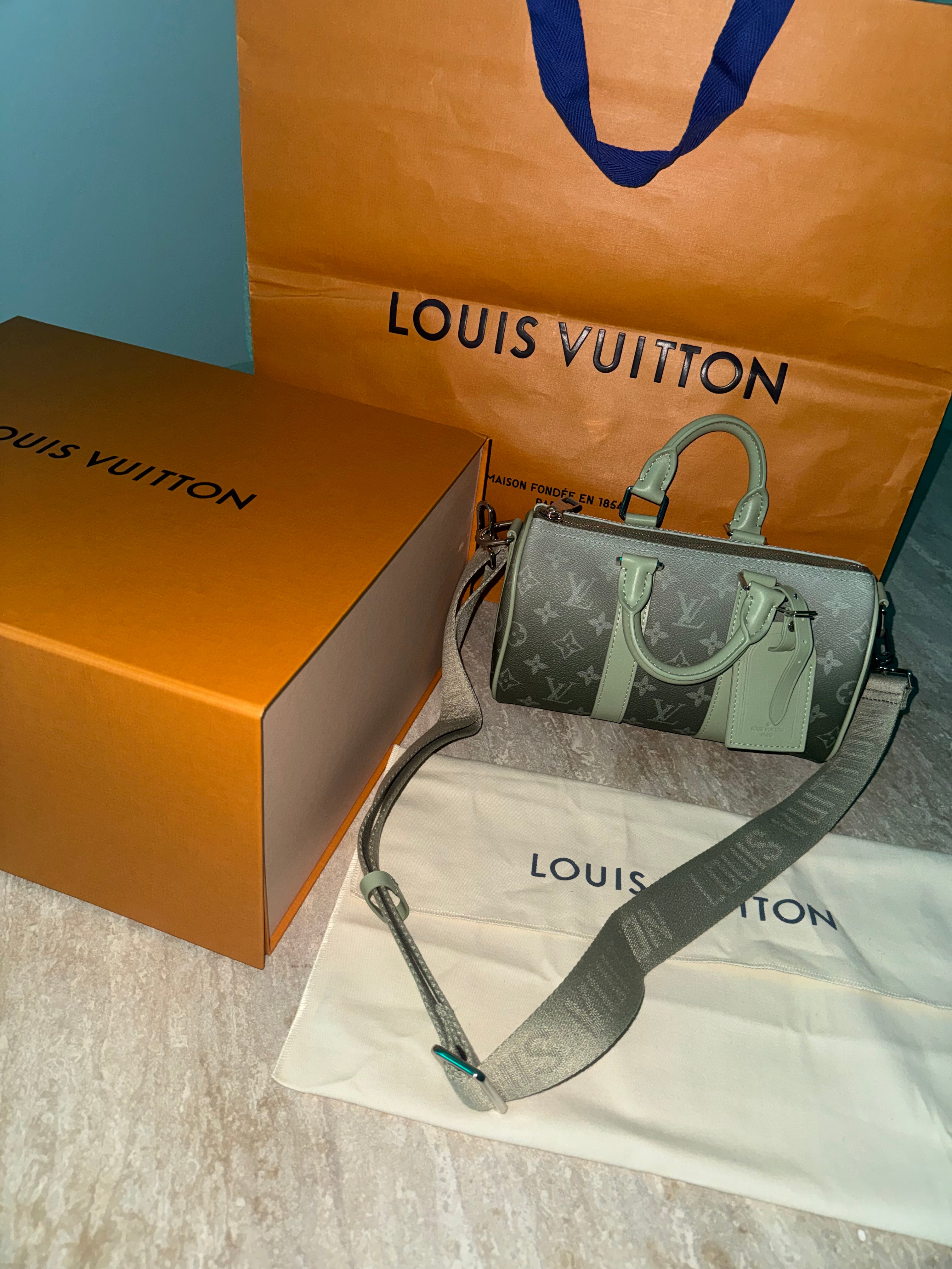 Sac keepall Grey vert 25 facture 10/10