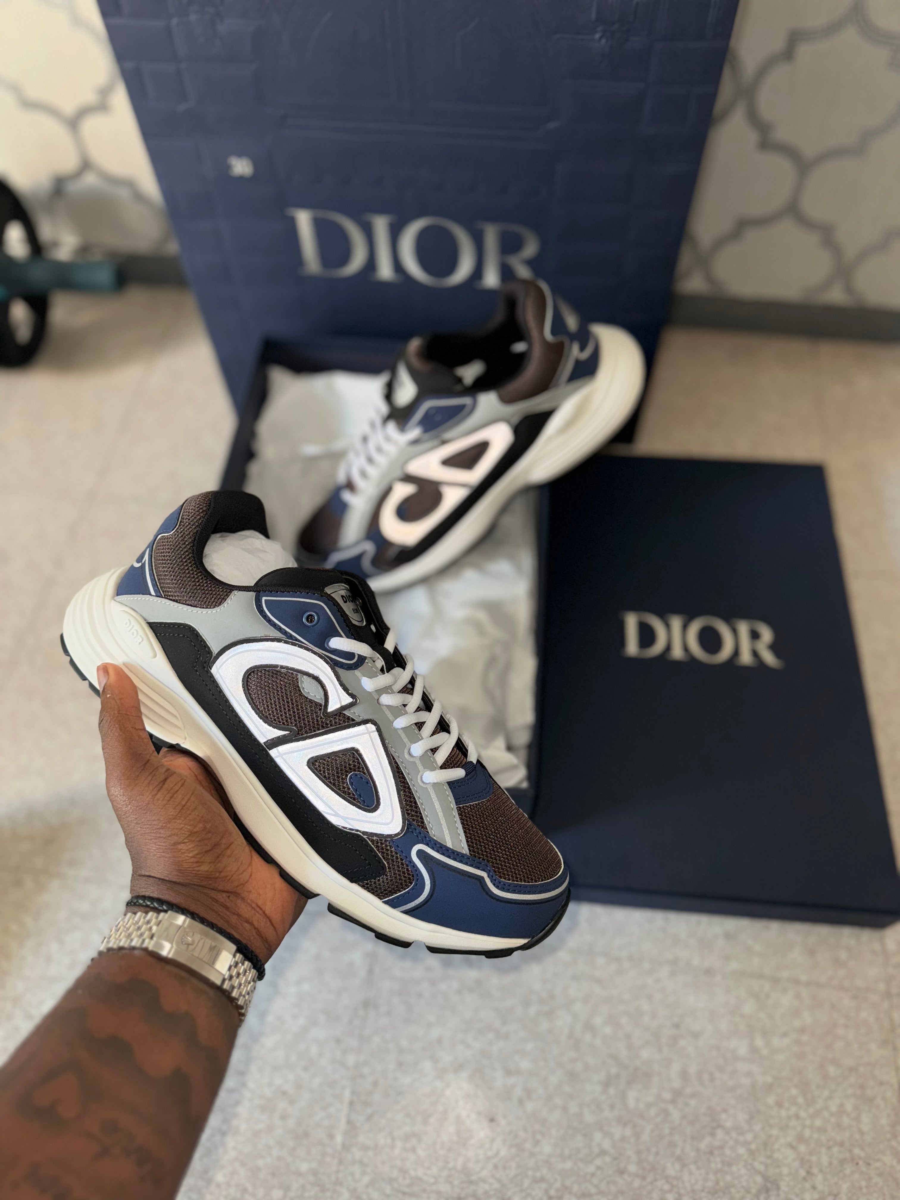 SNEAKERS B30 V2 VERSION BIEN LISSE WHITE BLUE WHITE RÉFLECTIVE RÉACTION CORRECTES FACTURE PACKAGING COMPLET