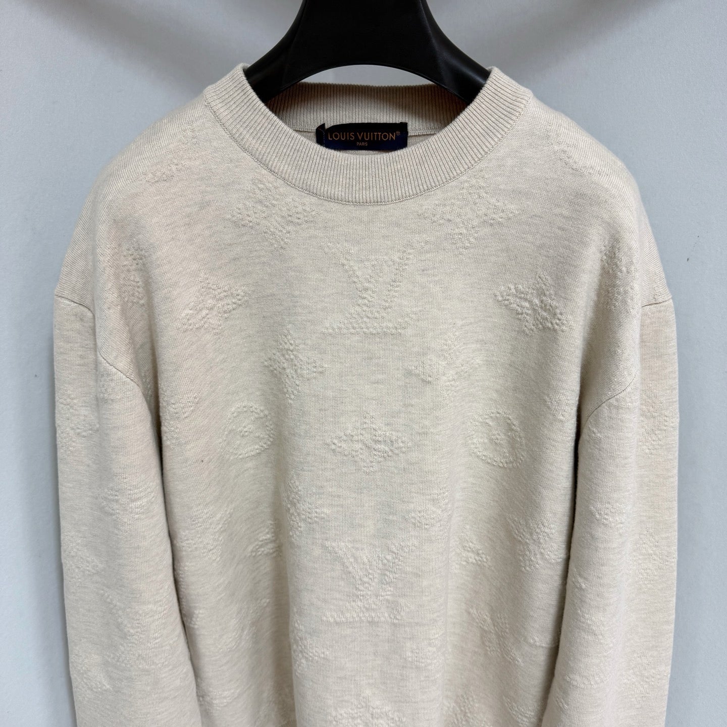 Pull Lv embossé Monogram beige
