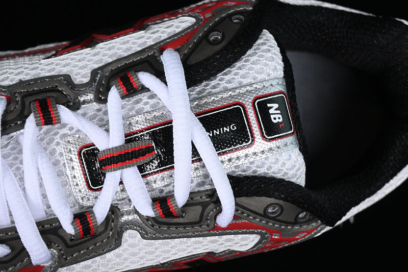Neue B-Sneaker 740