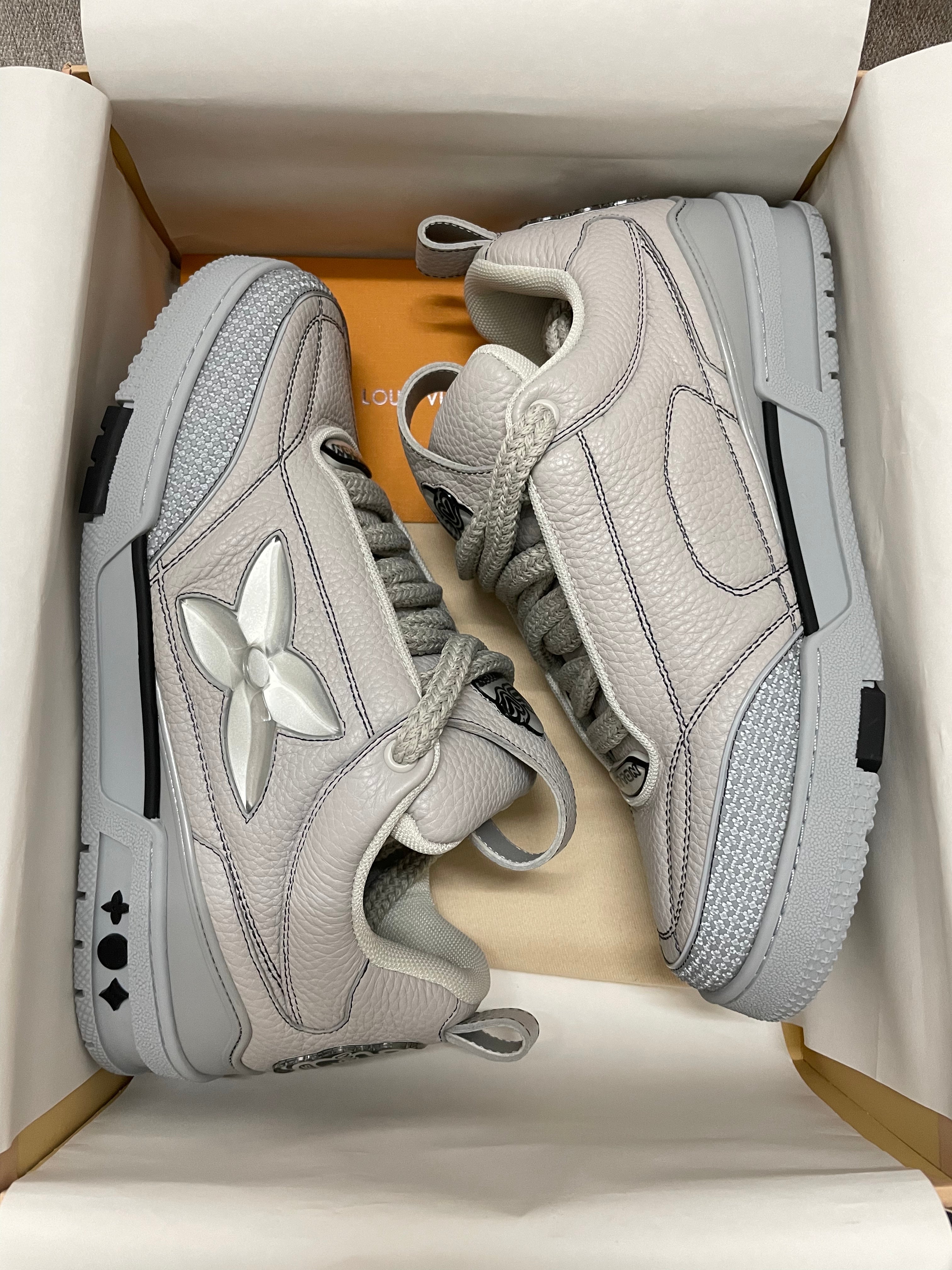 Sneakers Lv Skate gris 10/10 facture