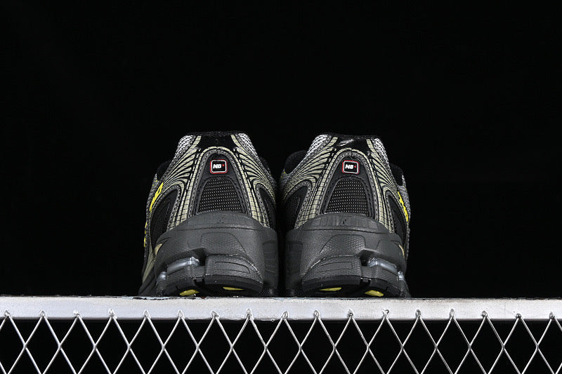 Neue B-Sneaker 740