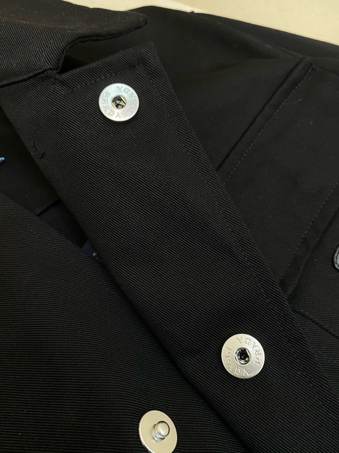 Prd veste boutonnée à col contrastant