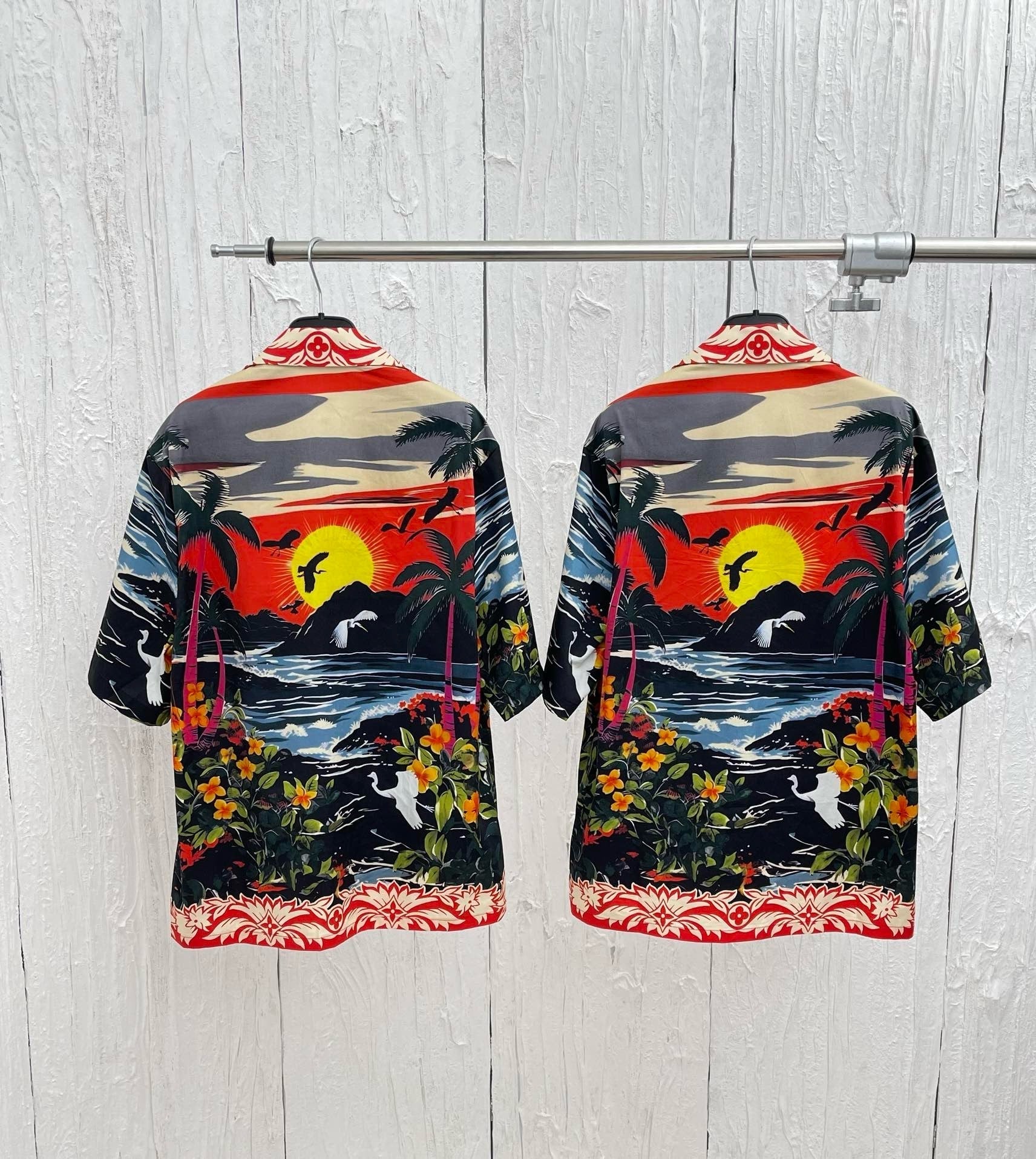 Kurzärmliges, bedrucktes Lv-Shirt