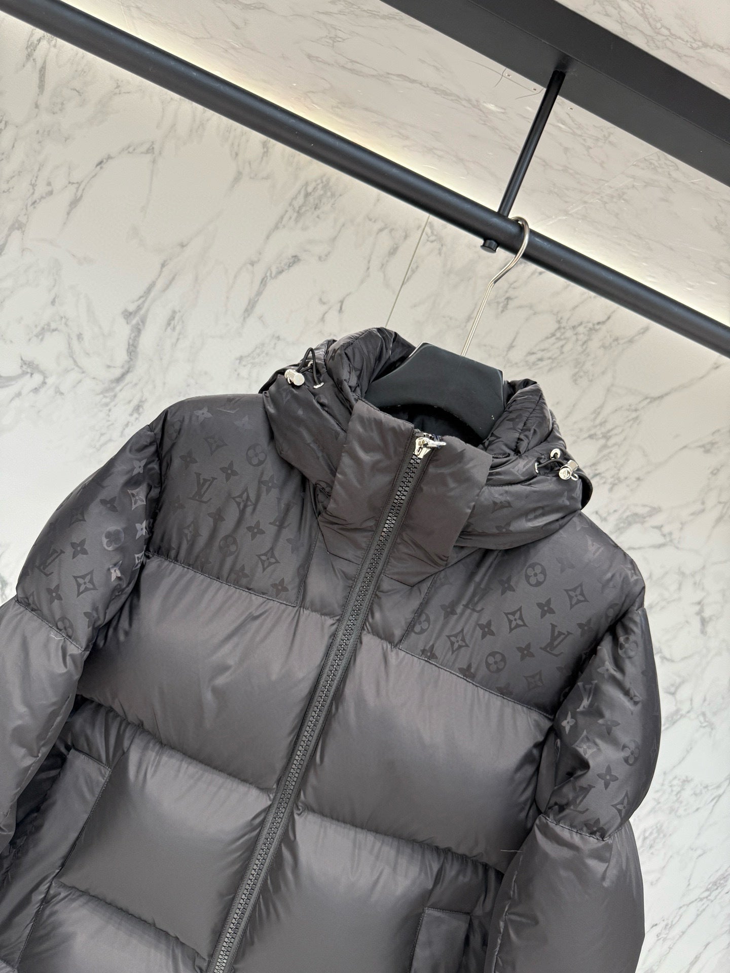 Blouson à détails Monogram en duvet ecodown lv