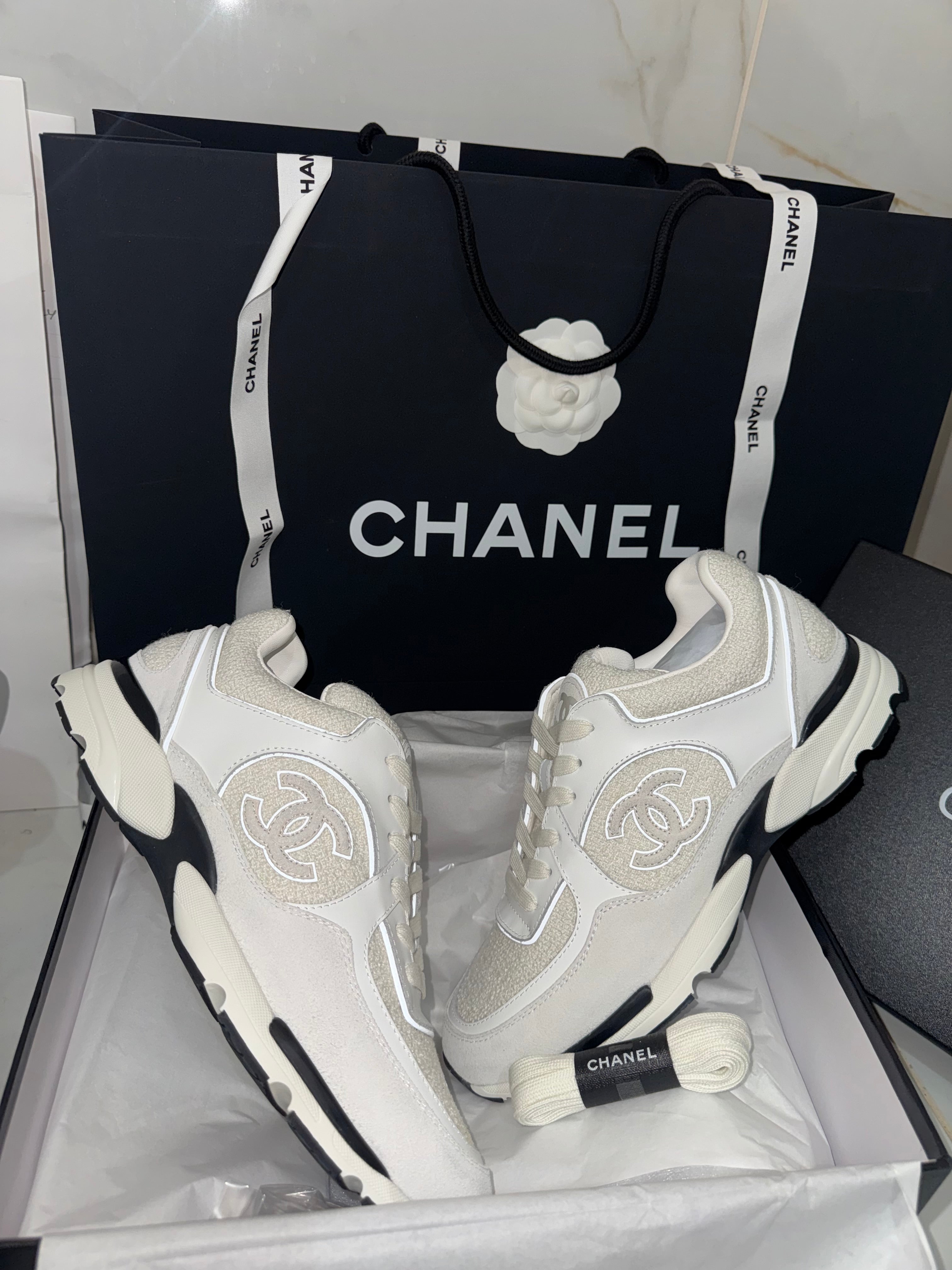 Sneakers chan 10/10 White 📦⚡️