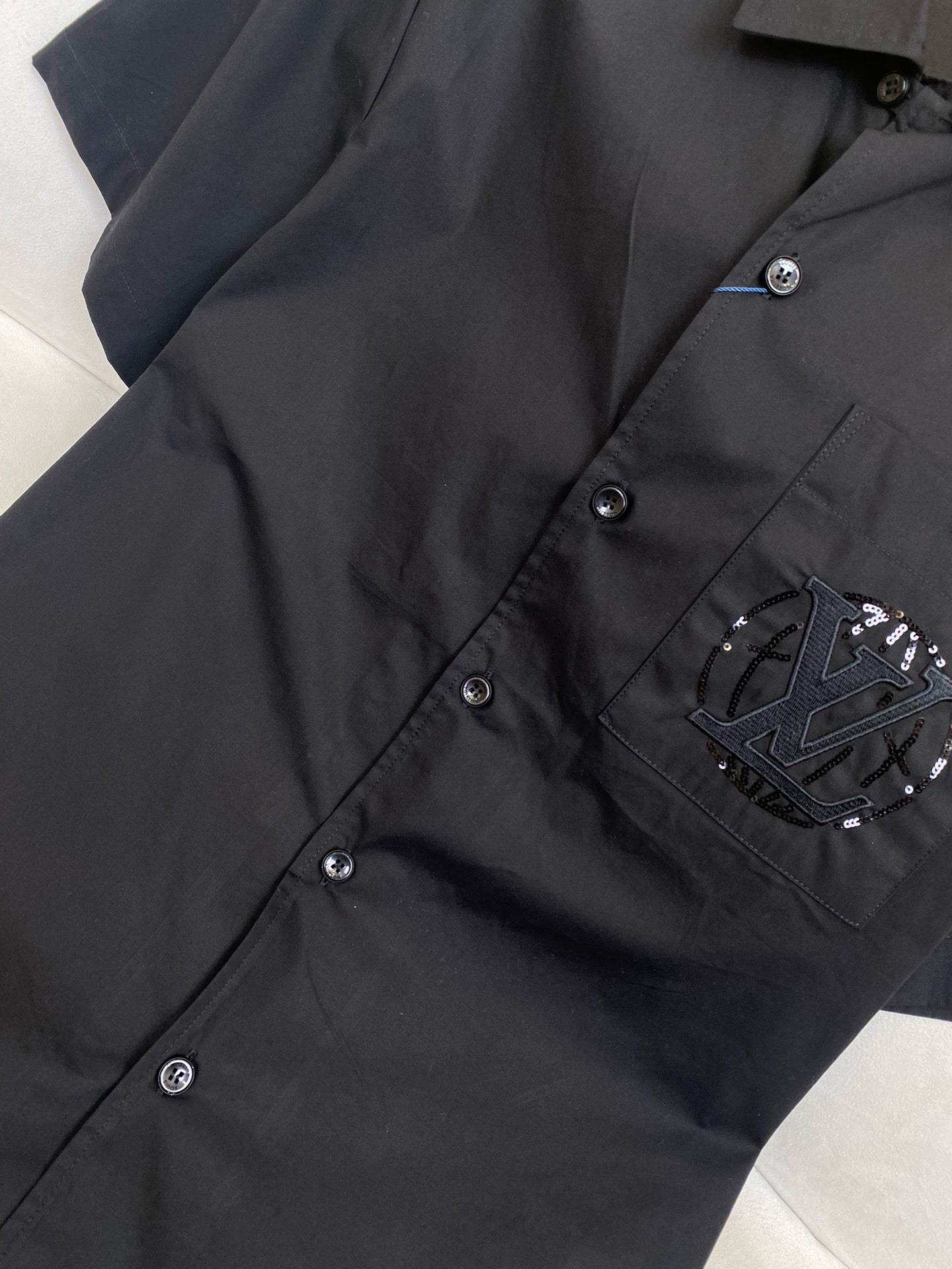 Chemise manches courtes brodée en coton lv