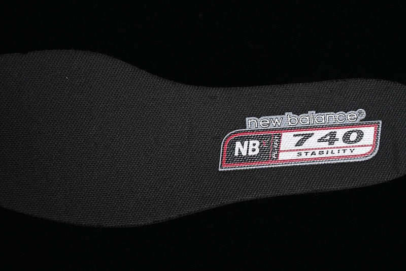 Neue B-Sneaker 740