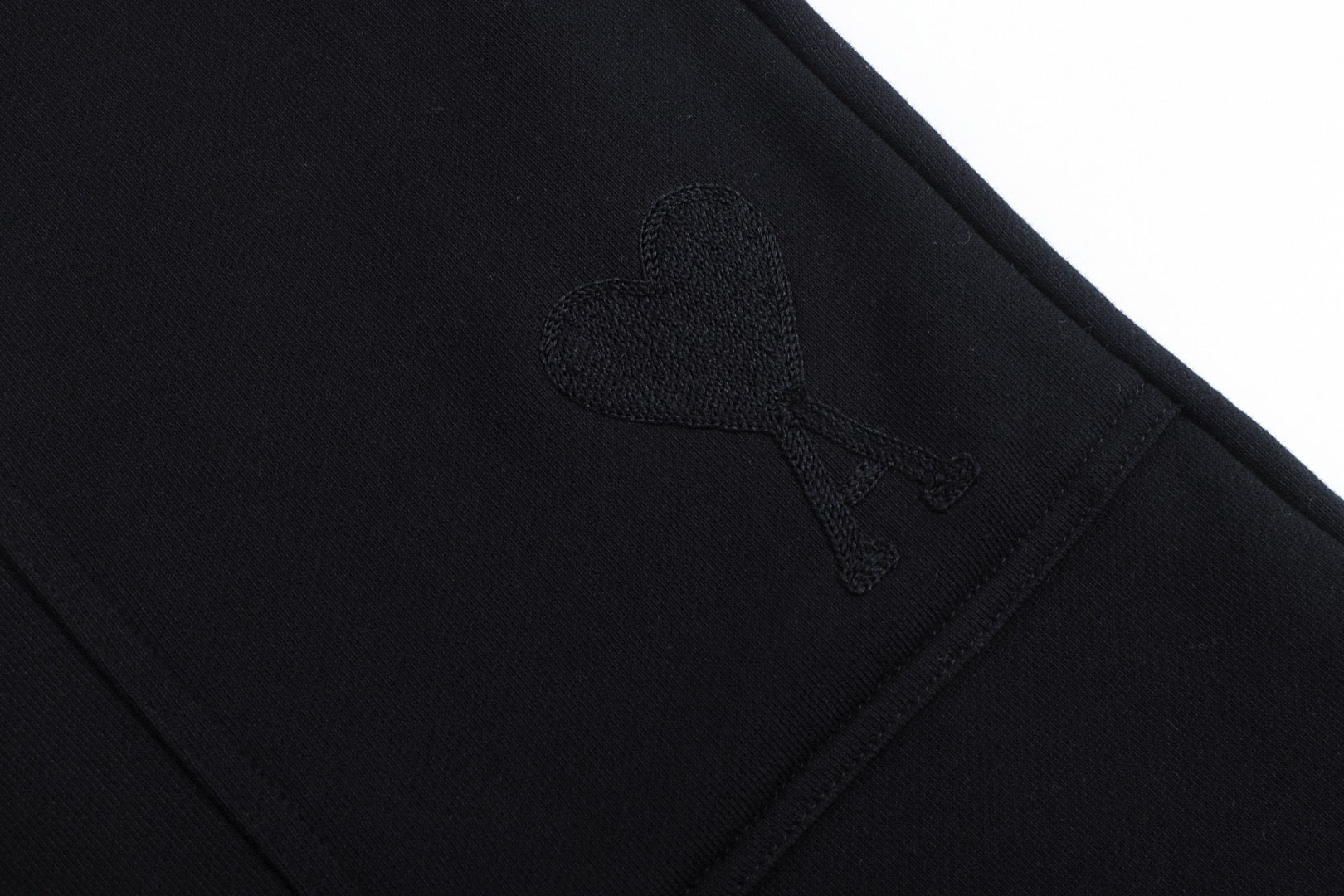 Short noir à petit logo ami de cœur noir