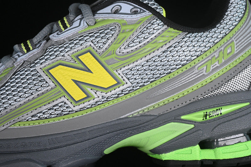 Neue B-Sneaker 740