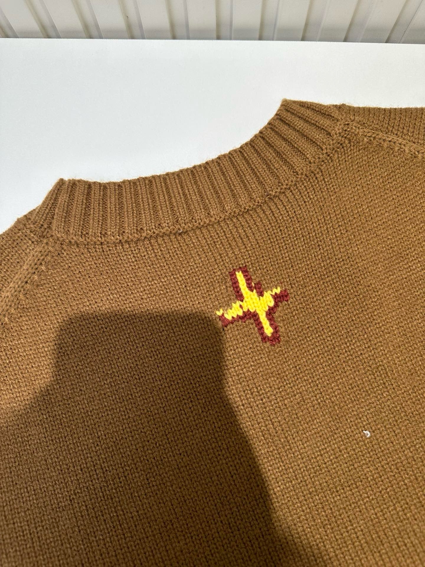 Pull CD AND LEWIS HAMILTON Intarsia de laine vierge et cachemire marron