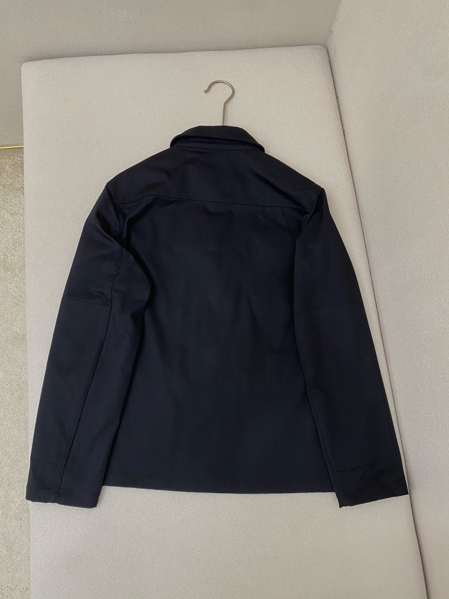 Prd veste boutonnée à col contrastant