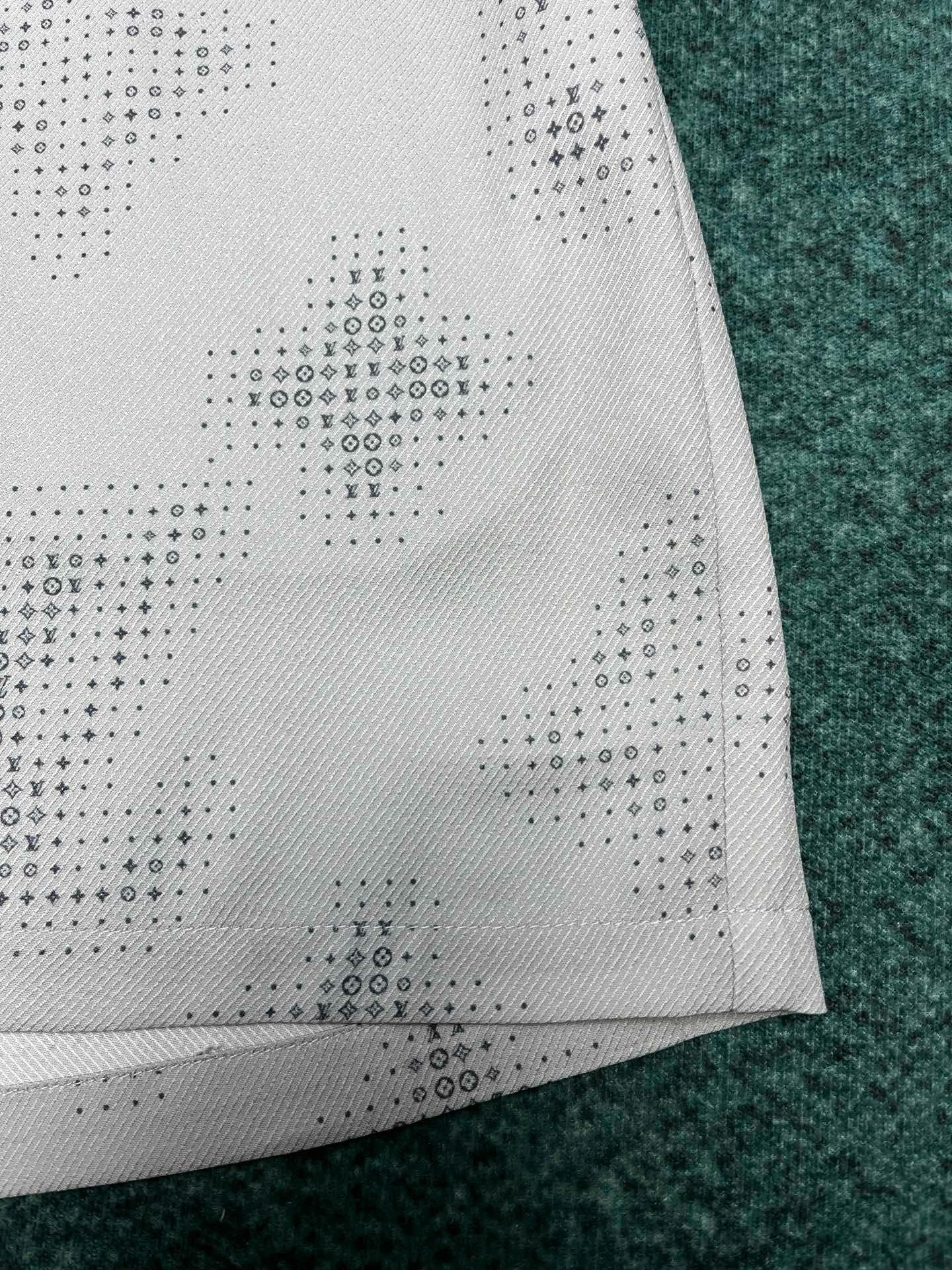 Seidenshorts mit LV-Monogramm-Print
