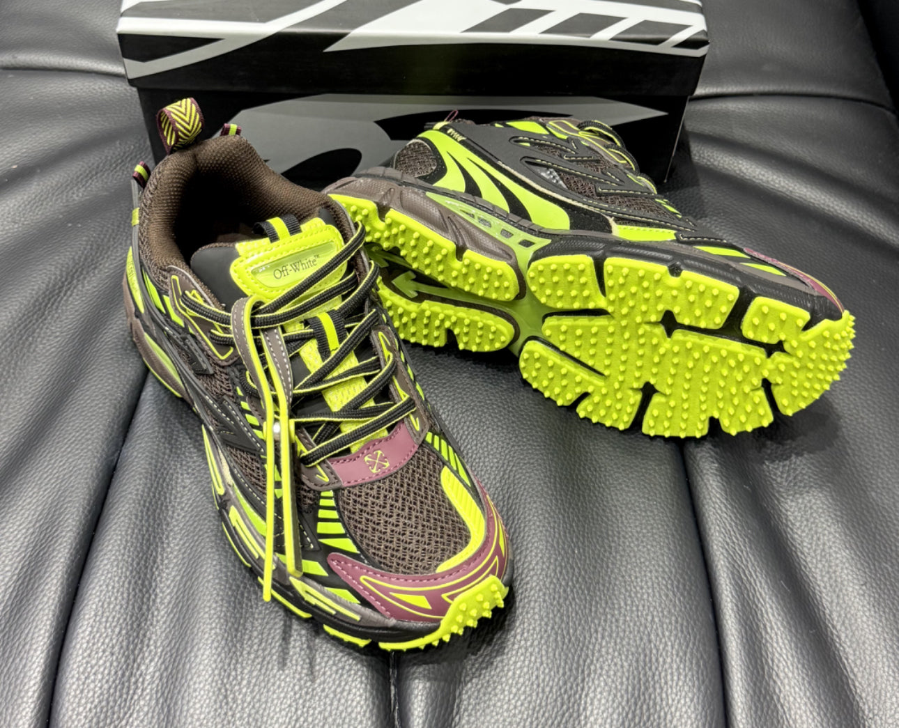 Off Wht Be Right back vert 10/10