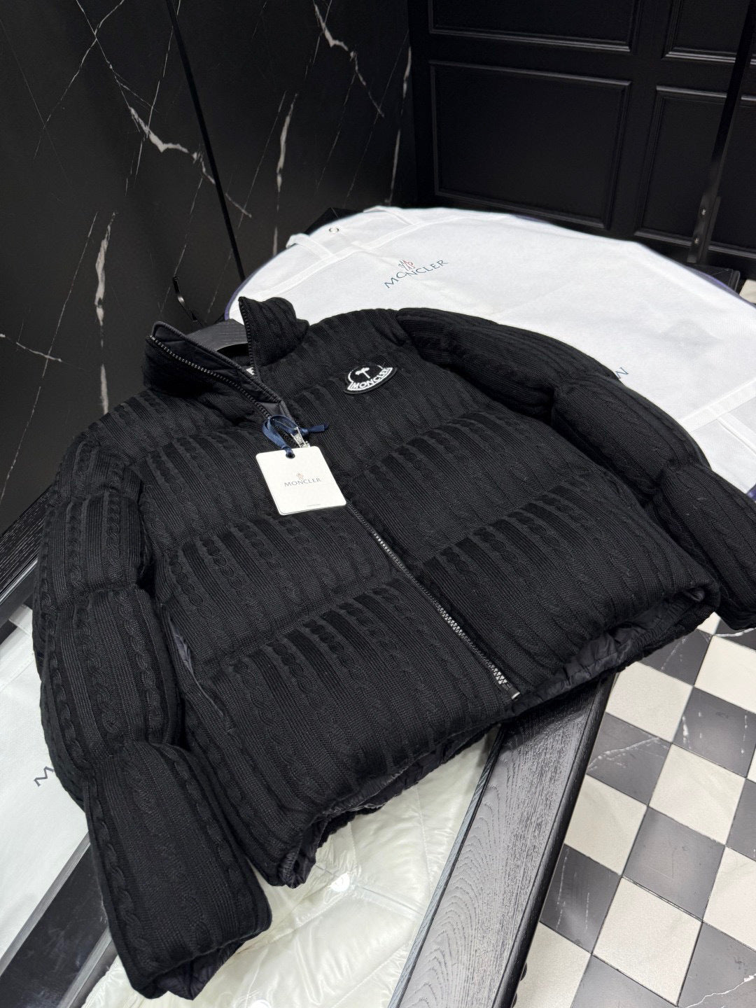 Doudoune Moncl’r Night noir  x  Palm Austru 10/10