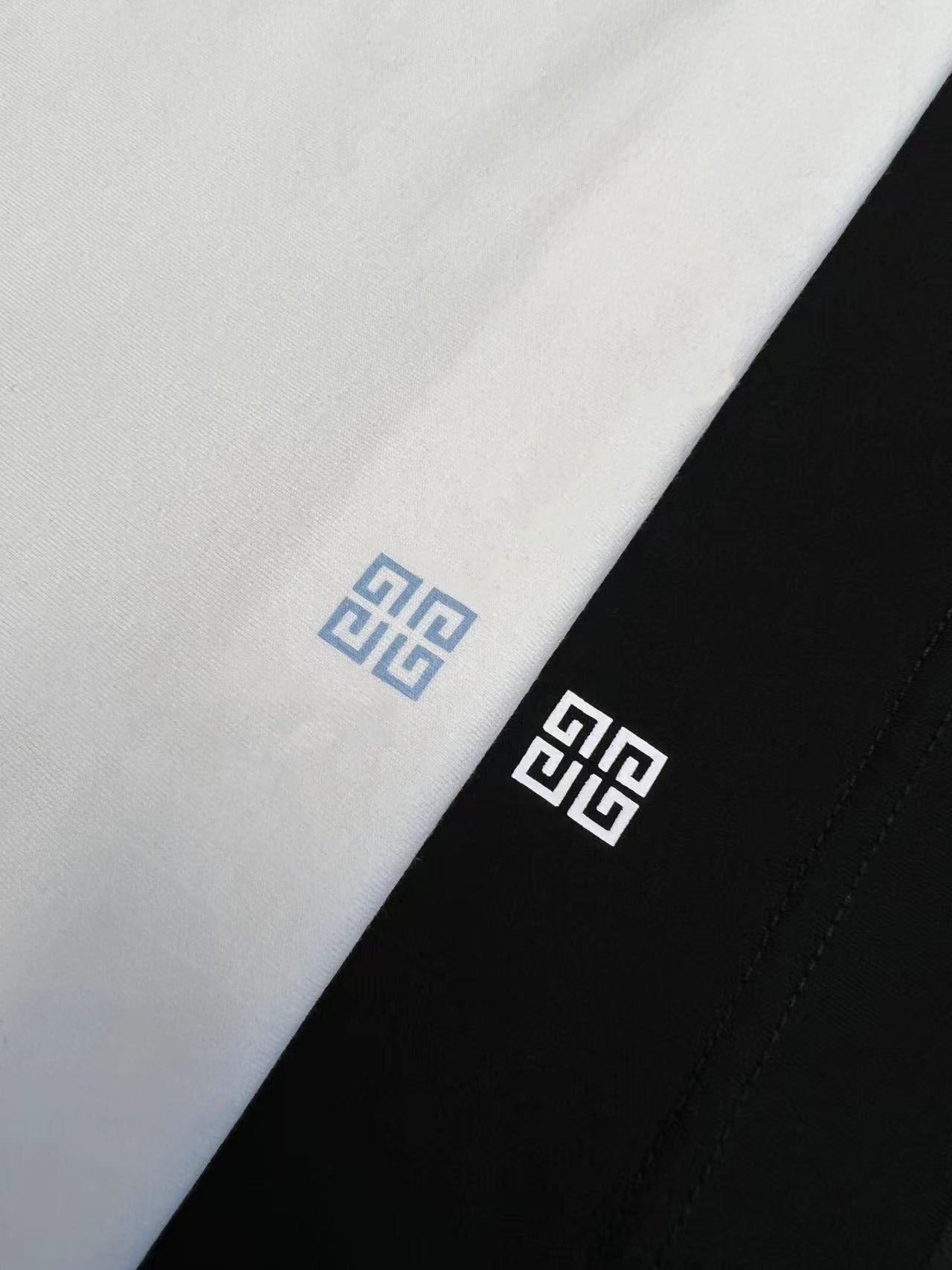 T shirt Givenchy noir et blanc