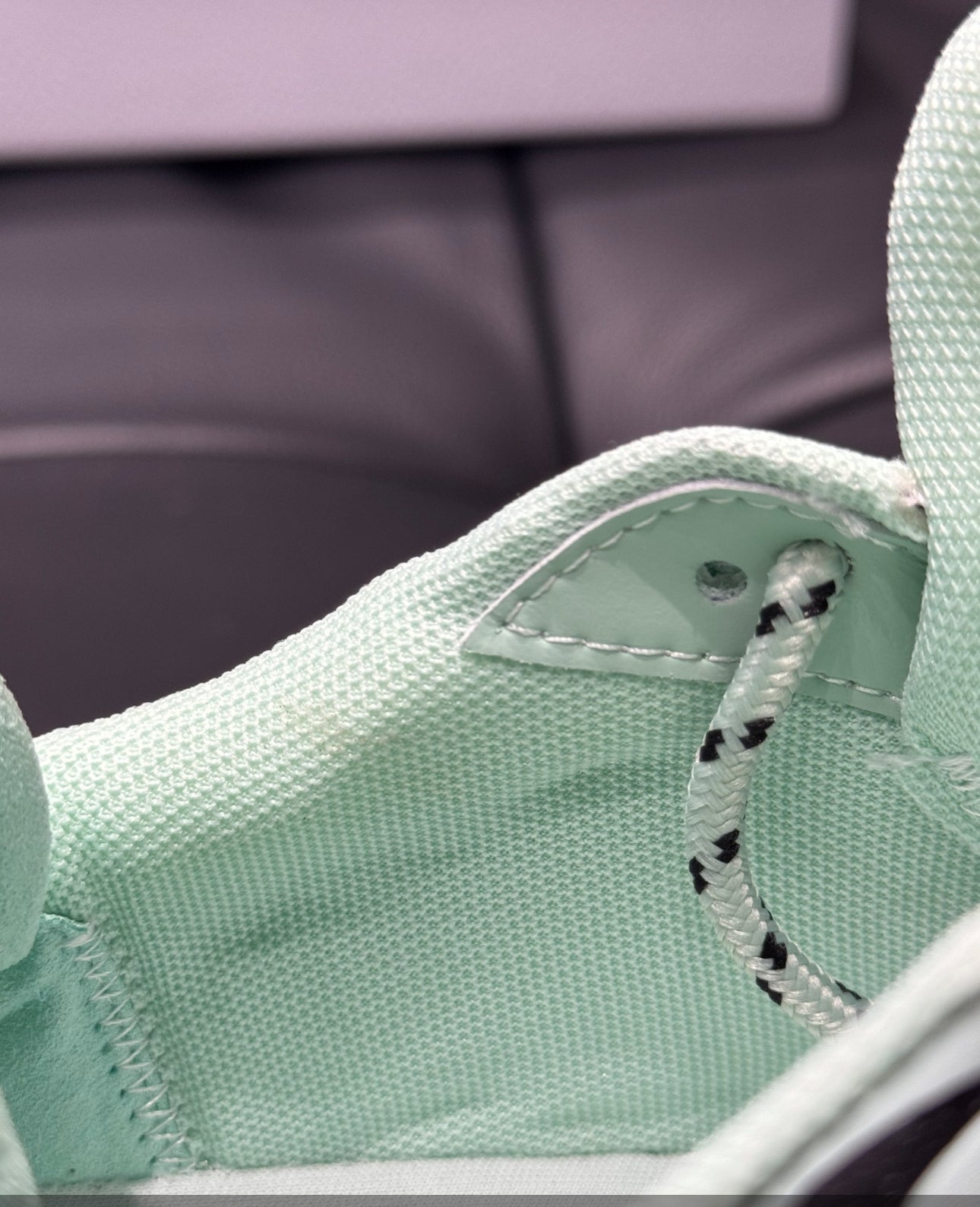 Sneaker B44 Blade
Maille technique vert clair et tissu technique vert clair