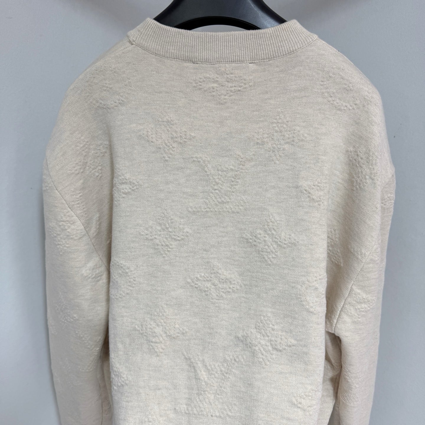 Pull Lv embossé Monogram beige