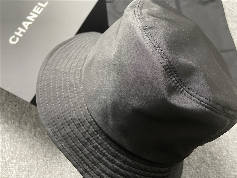 Black bob chn with ticket