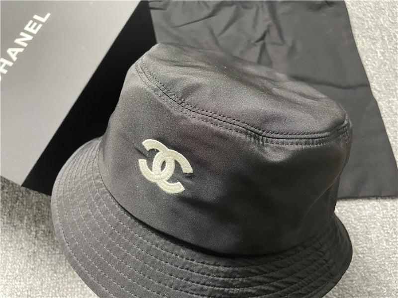 Black bob chn with ticket