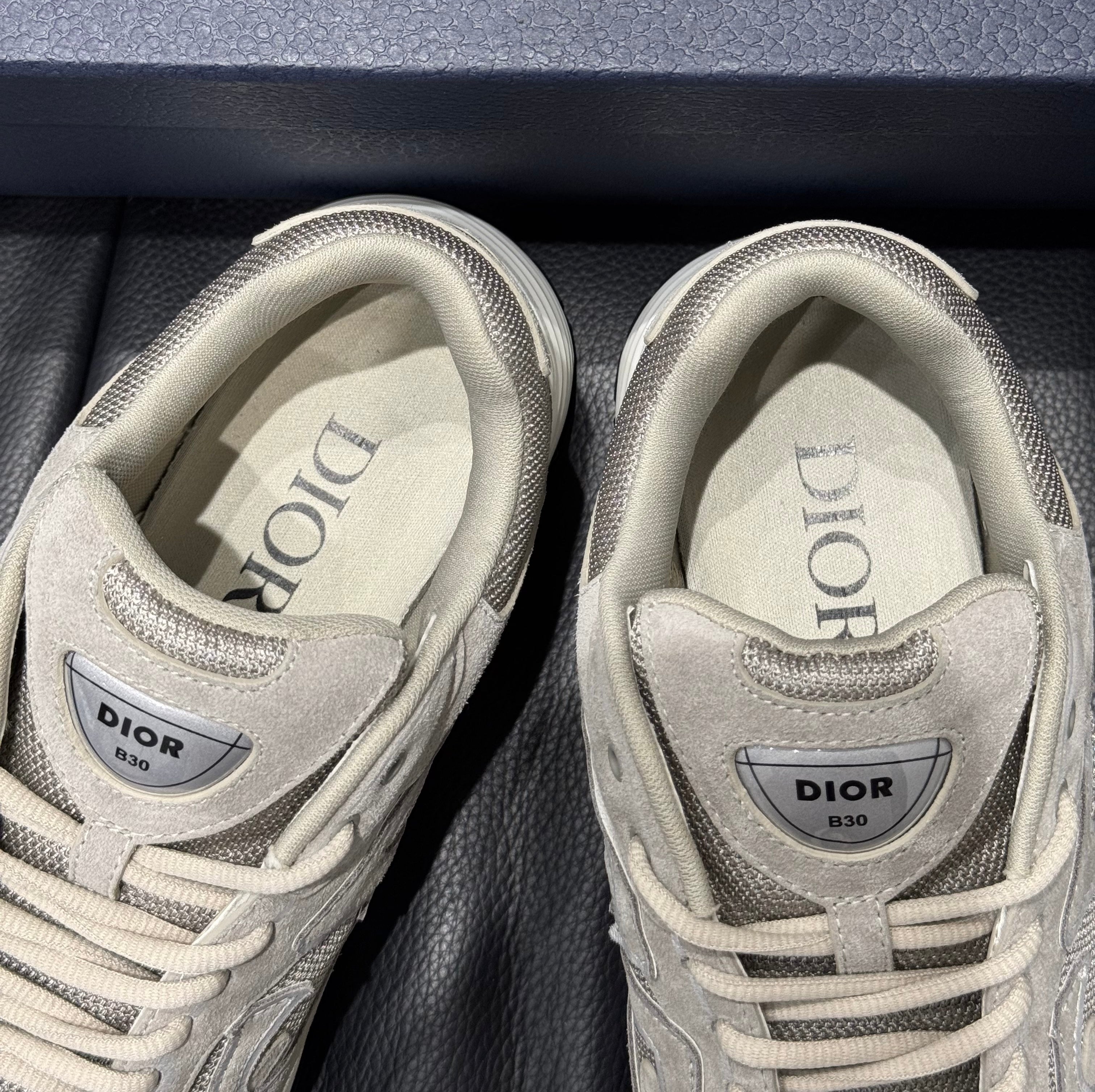 SNEAKERS B30 V3S 2025 💡 VERSION BIEN LISSE SUEDE GRIS RÉFLECTIVE RÉACTION CORRECTES FACTURE PACKAGING COMPLET MODÈLE POUSSÉ