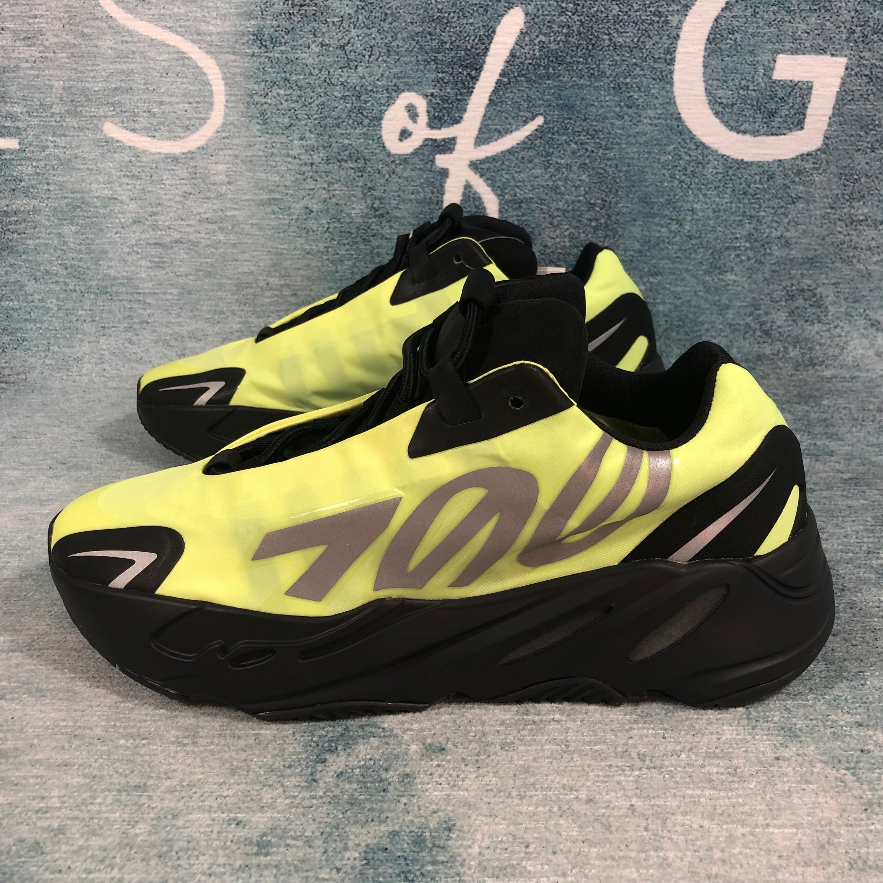 ADD Boost 700 MNVN Phosphor Flight club Authentification ✔️ 1:1 factures