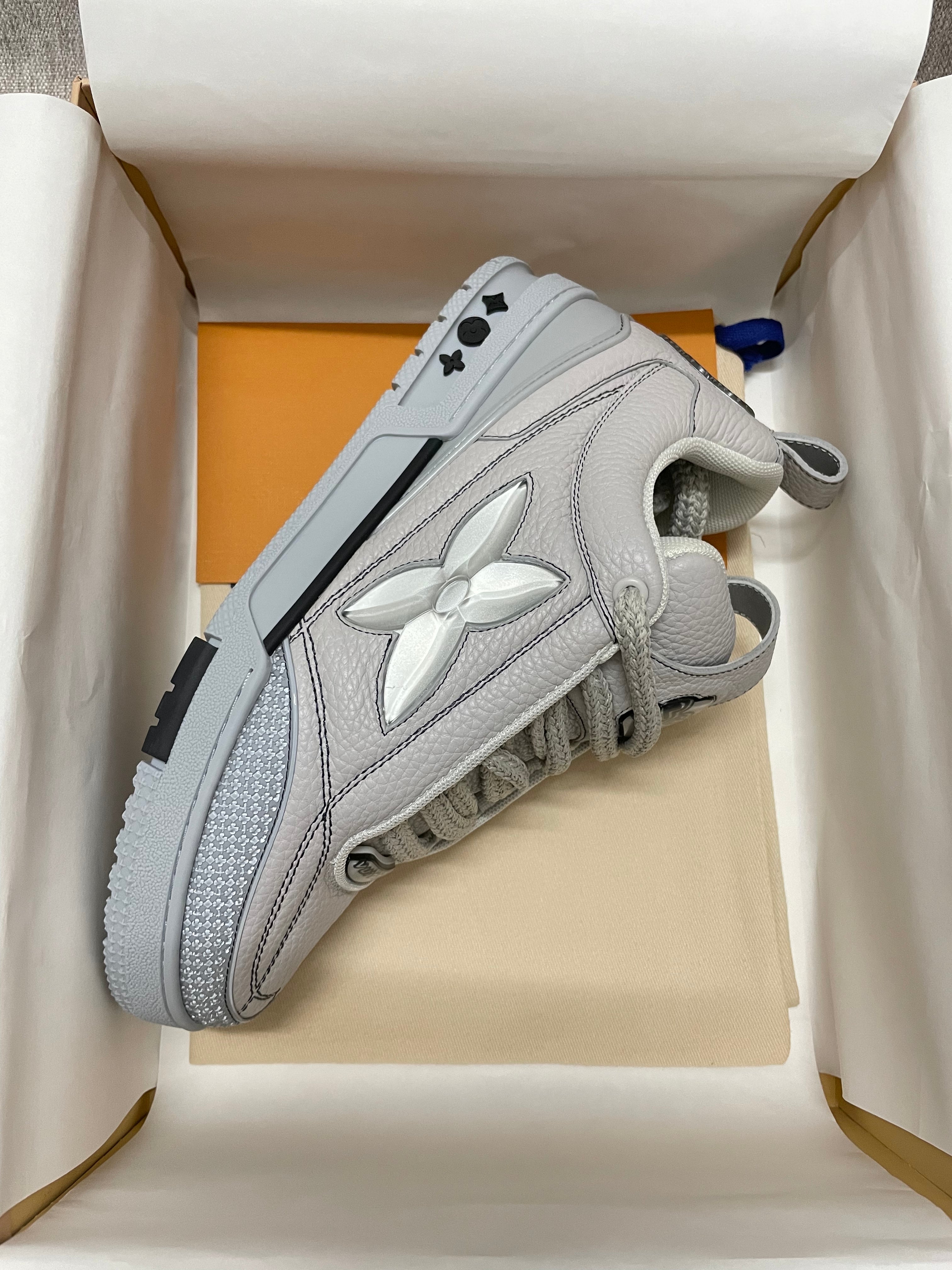 Sneakers Lv Skate gris 10/10 facture