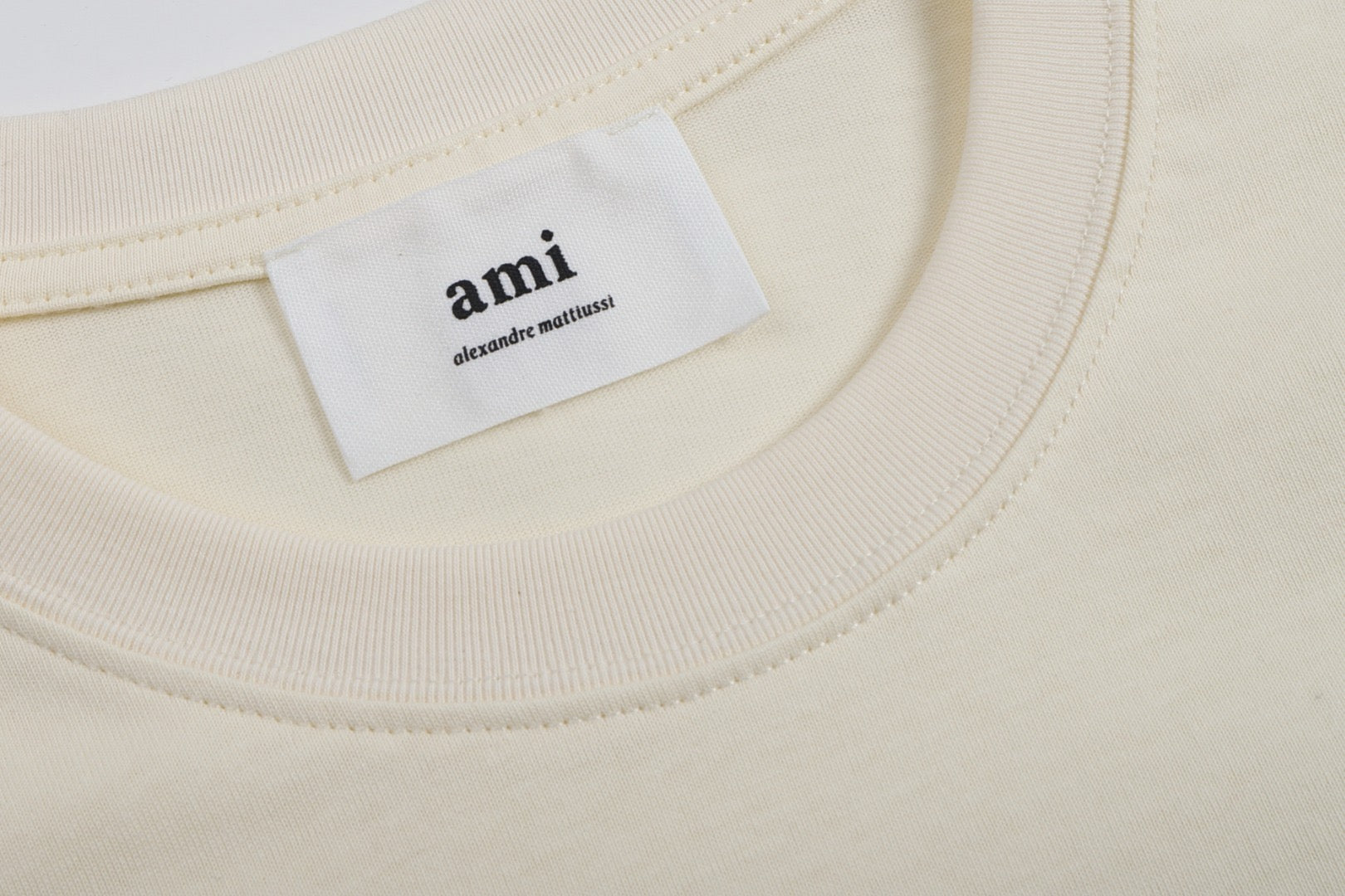 T-shirt beige à logo ami de cœur gris