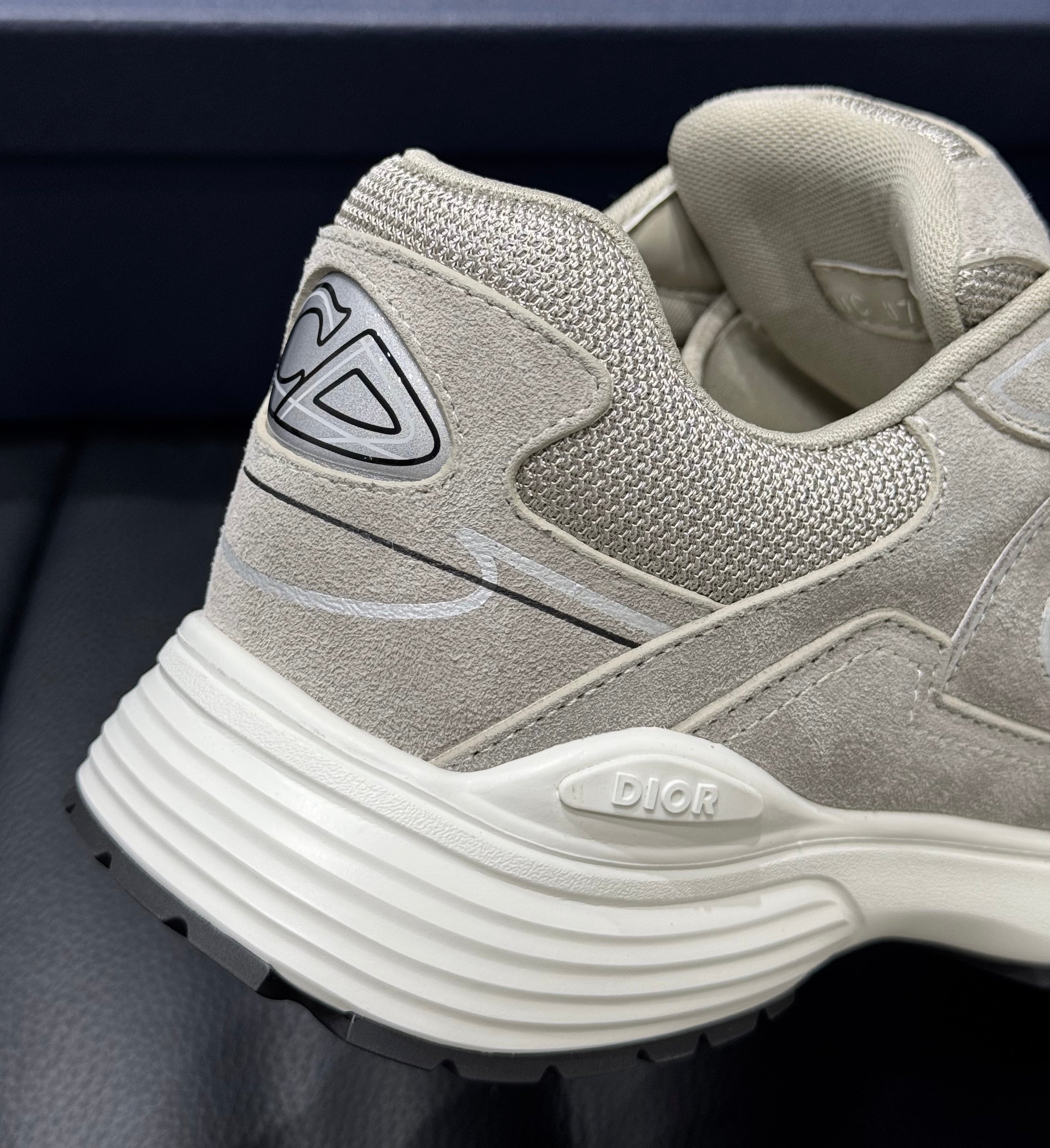 SNEAKERS B30 V3S 2025 💡 VERSION BIEN LISSE SUEDE GRIS RÉFLECTIVE RÉACTION CORRECTES FACTURE PACKAGING COMPLET MODÈLE POUSSÉ