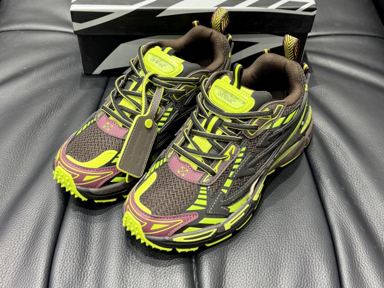 Off Wht Be Right back vert 10/10