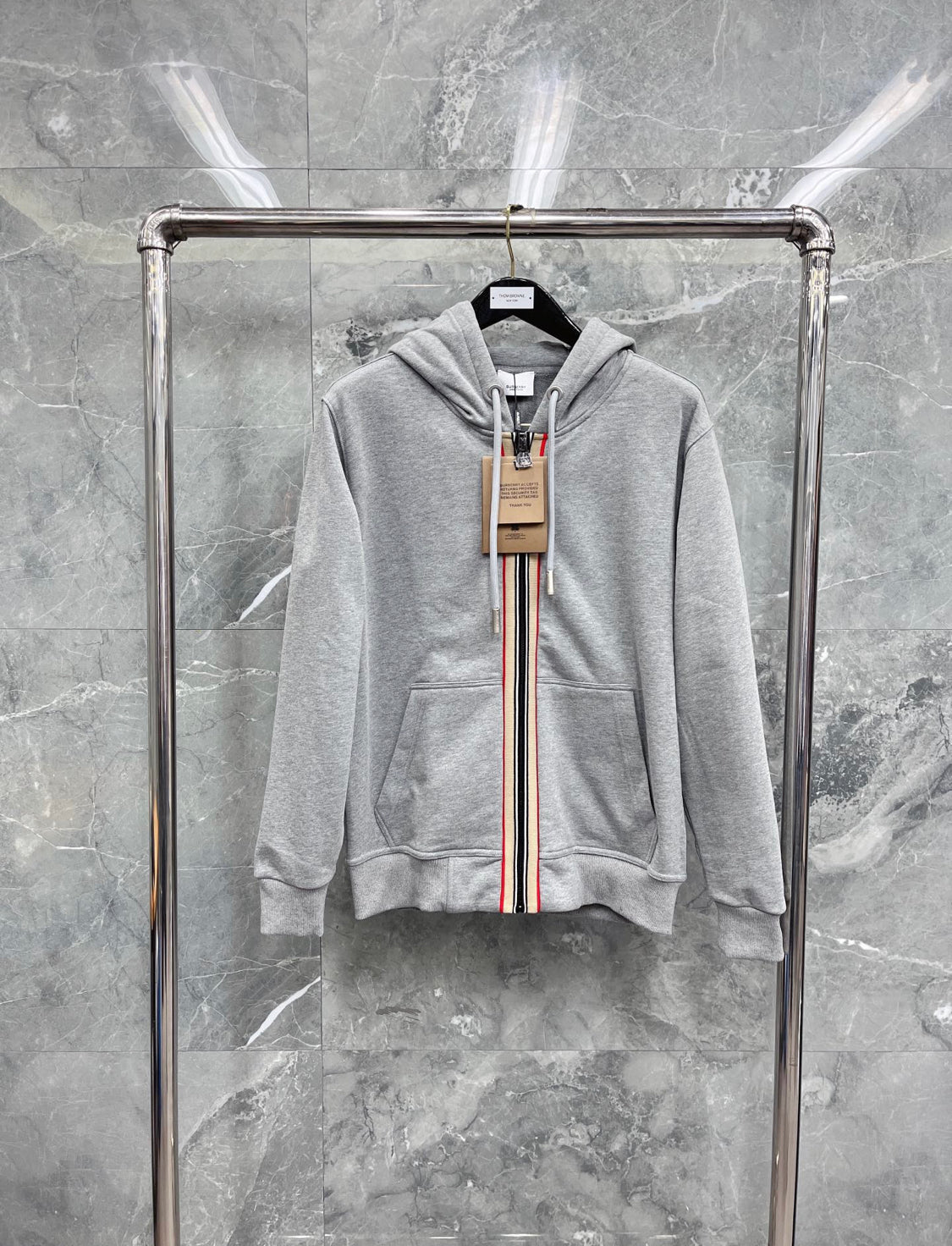 Grauer Burbe-Trainingsanzug