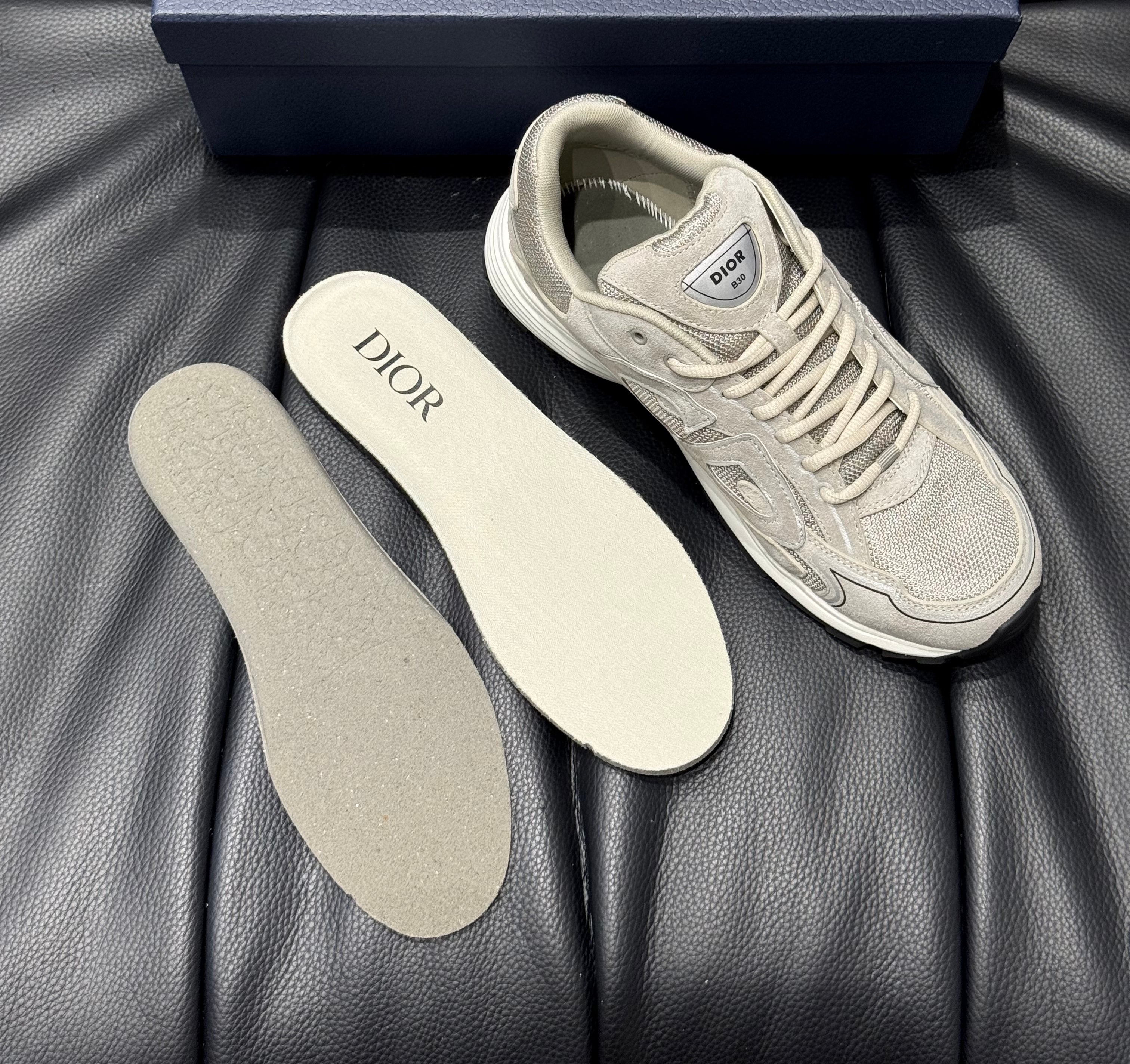 SNEAKERS B30 V3S 2025 💡 VERSION BIEN LISSE SUEDE GRIS RÉFLECTIVE RÉACTION CORRECTES FACTURE PACKAGING COMPLET MODÈLE POUSSÉ