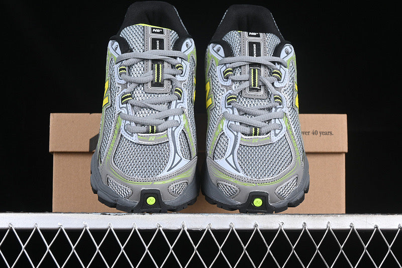 Neue B-Sneaker 740
