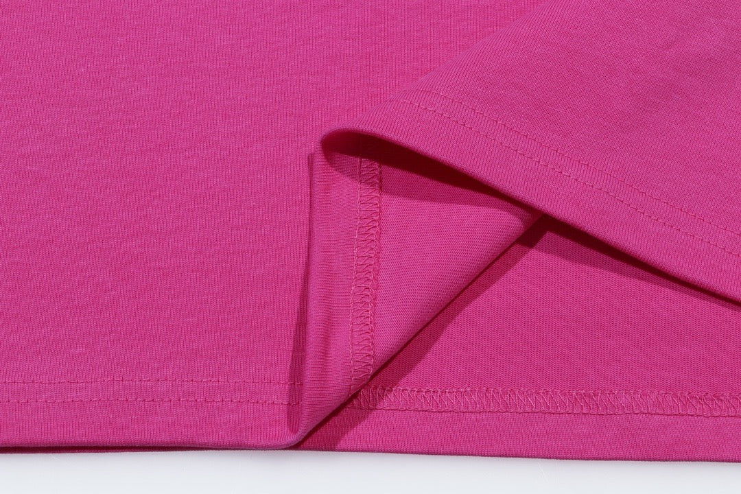 Rosafarbenes T-Shirt mit vtmnts-Logoaufdruck