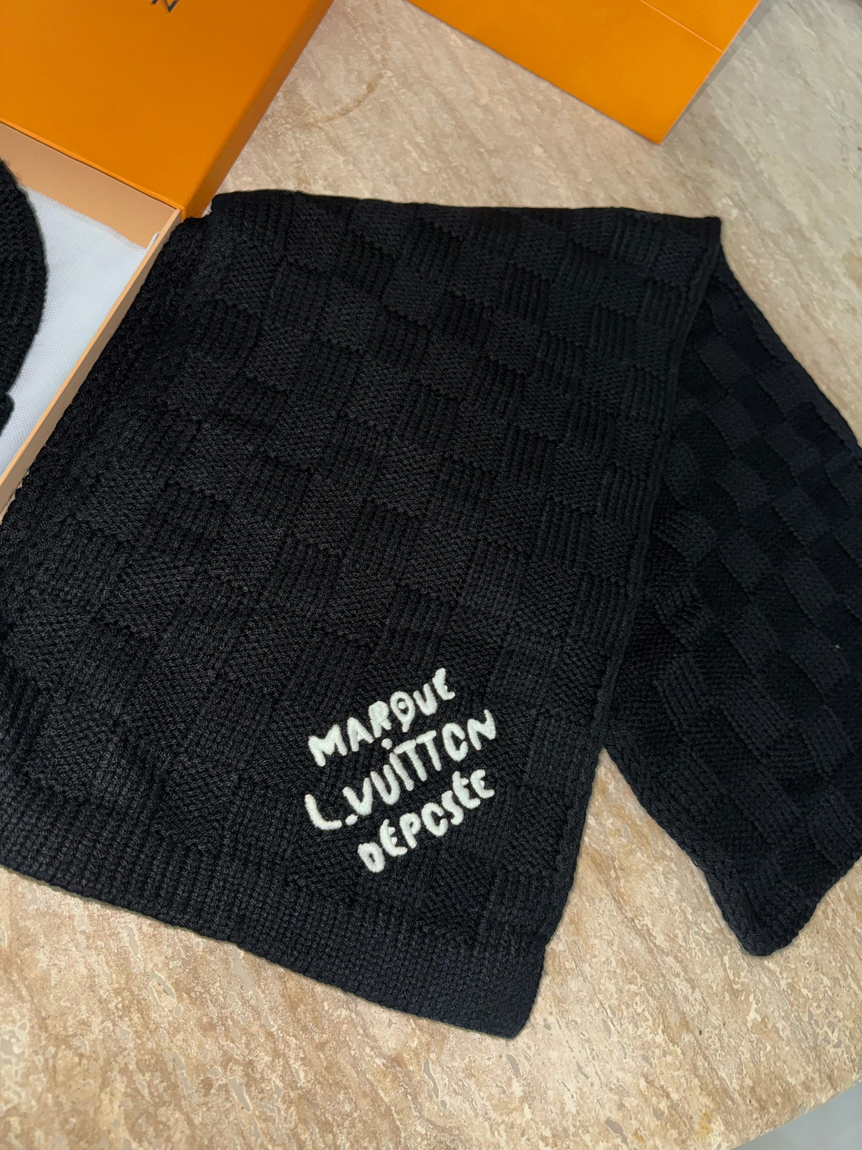 Écharpe LV Maison déposée Noir 10/10