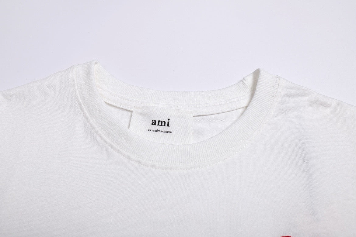 T-shirt blanc à petit logo ami de cœur rouge
