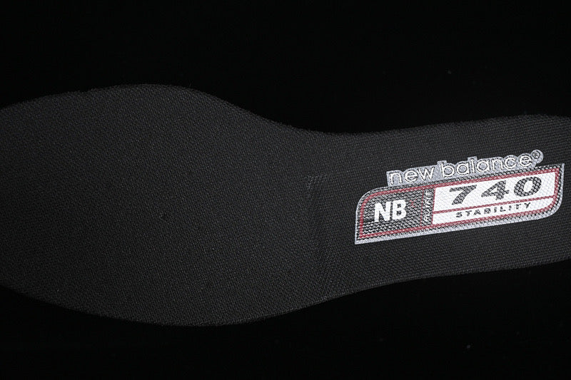 Neue B-Sneaker 740