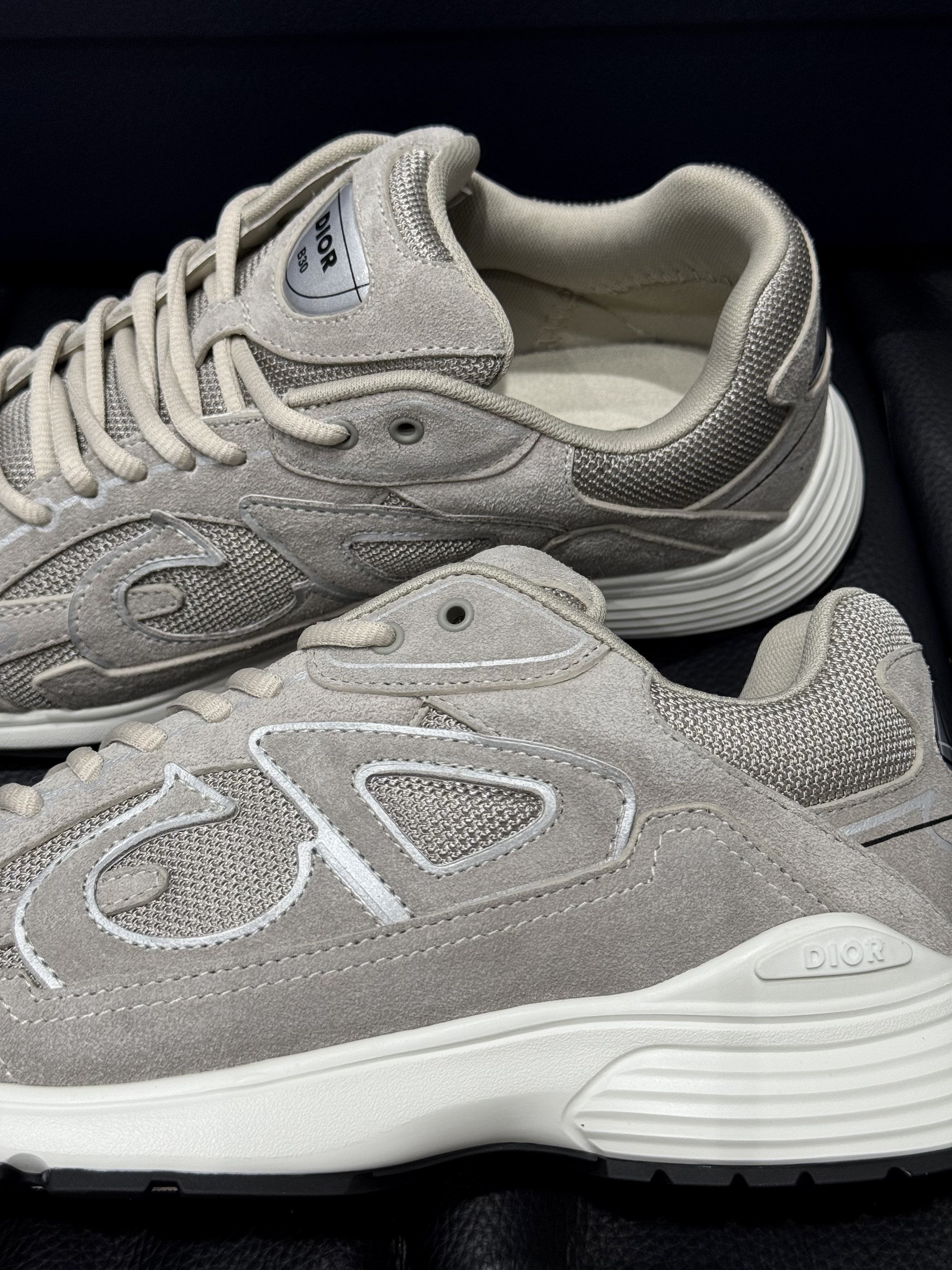 SNEAKERS B30 V3S 2025 💡 VERSION BIEN LISSE SUEDE GRIS RÉFLECTIVE RÉACTION CORRECTES FACTURE PACKAGING COMPLET MODÈLE POUSSÉ