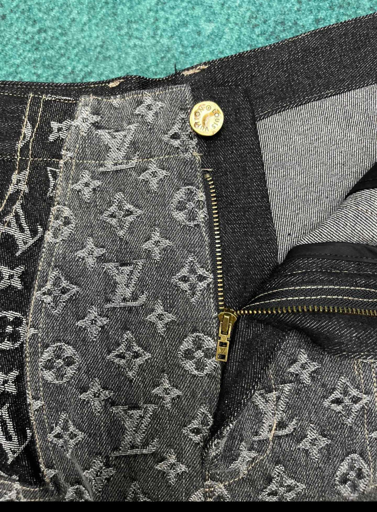 Lv Mono-Blumenjeans