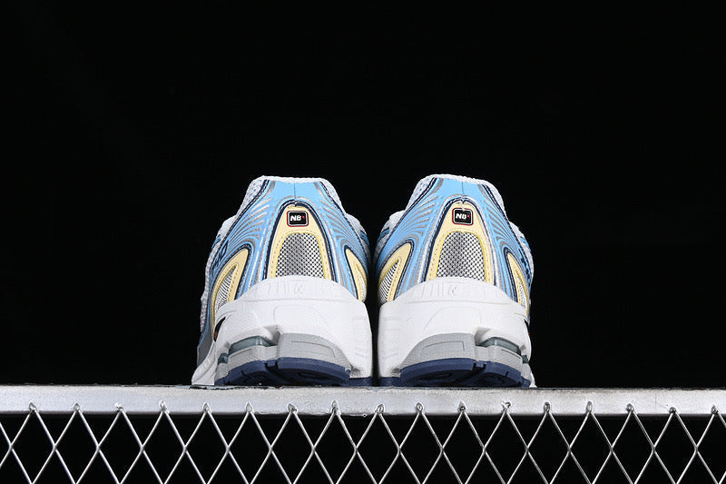 New b sneakers 740
