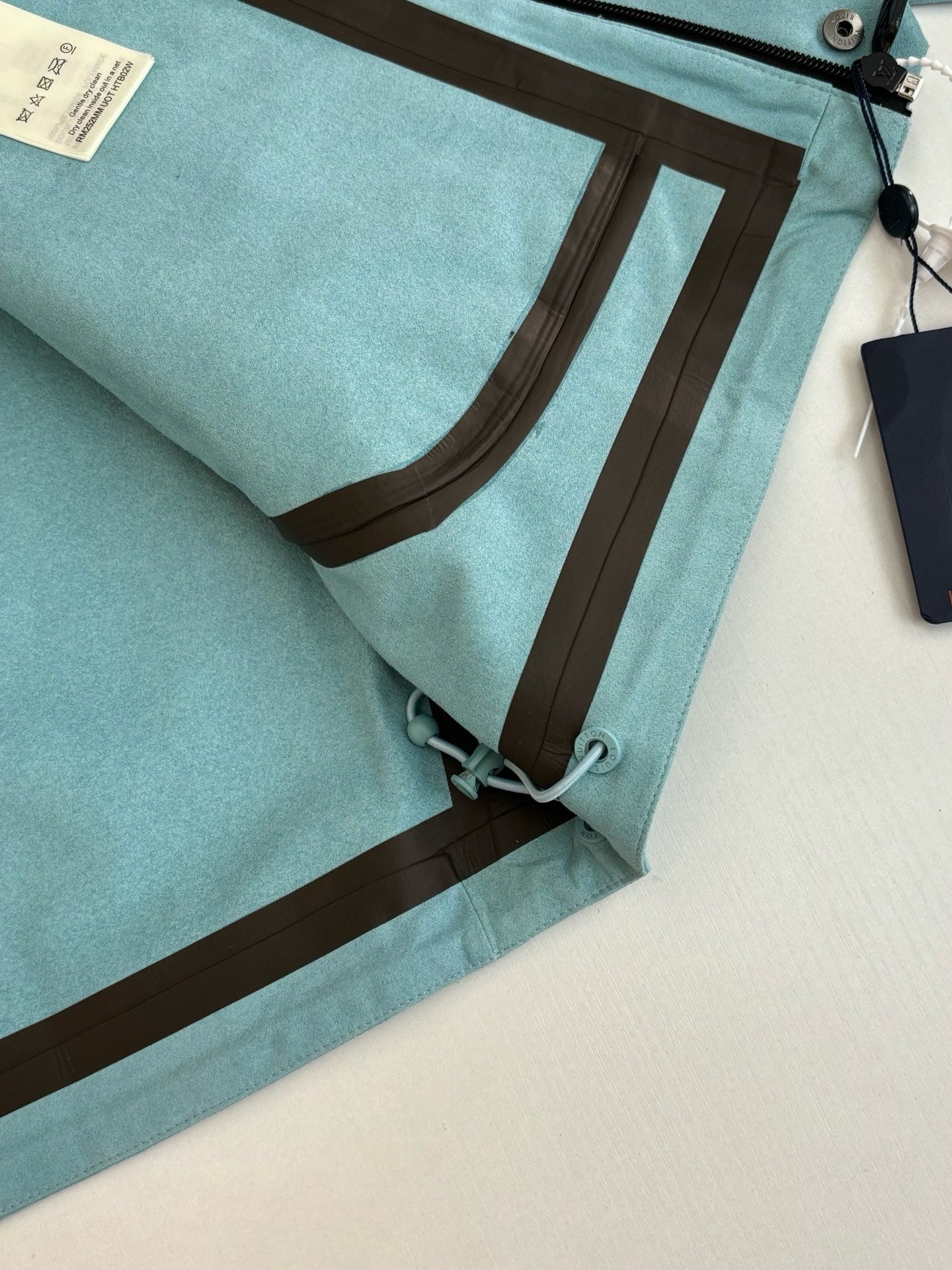 Veste imperméable en velours technique lv