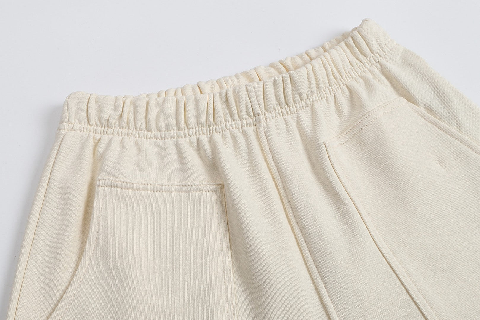 Short beige à petit logo ami de cœur beige