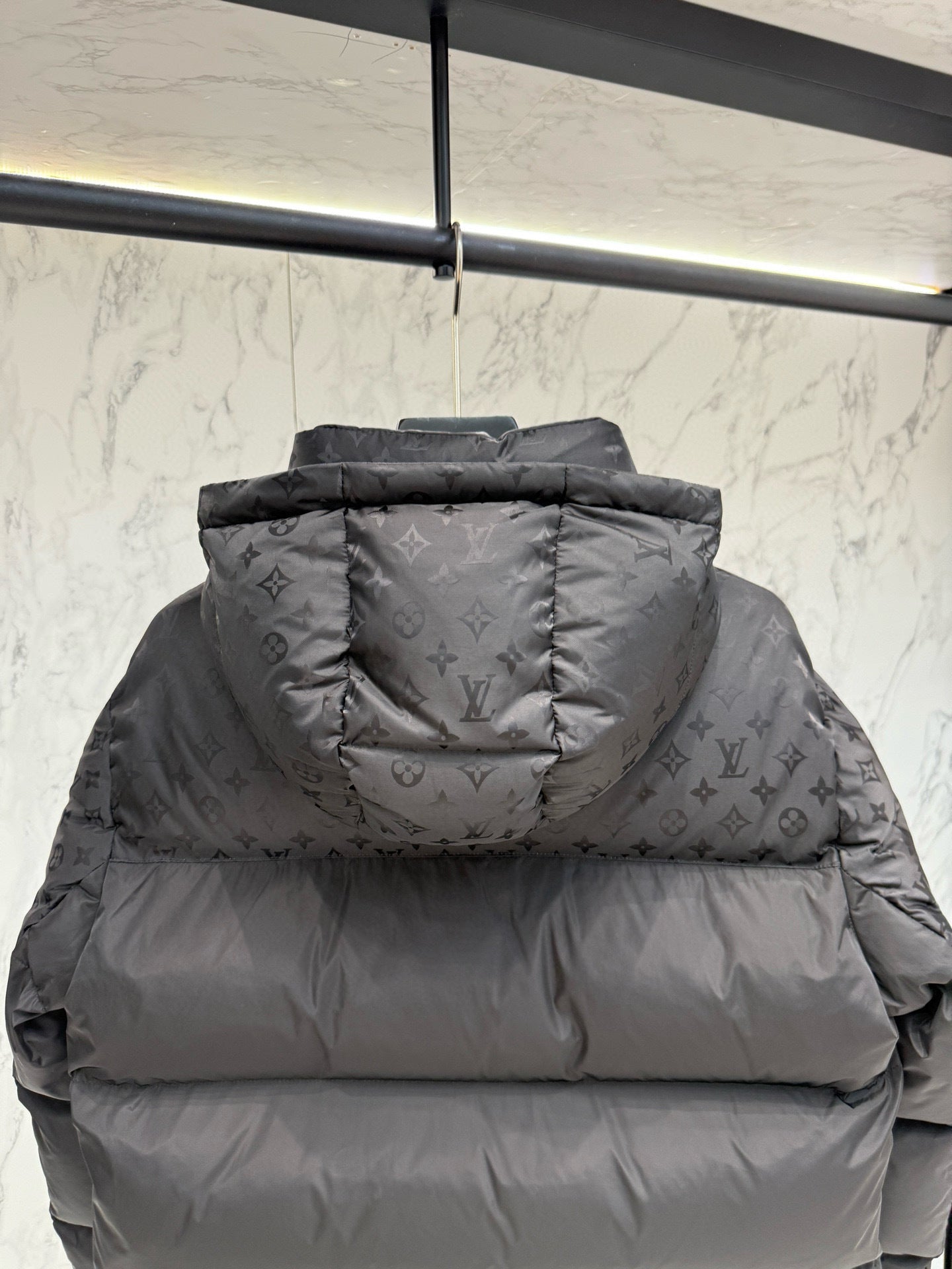 Blouson à détails Monogram en duvet ecodown lv